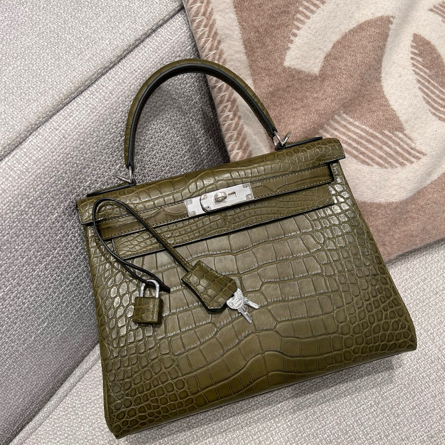 에르메스 Hermes Kelly 28cm Hcp Alligator 61 Olive Green/silver