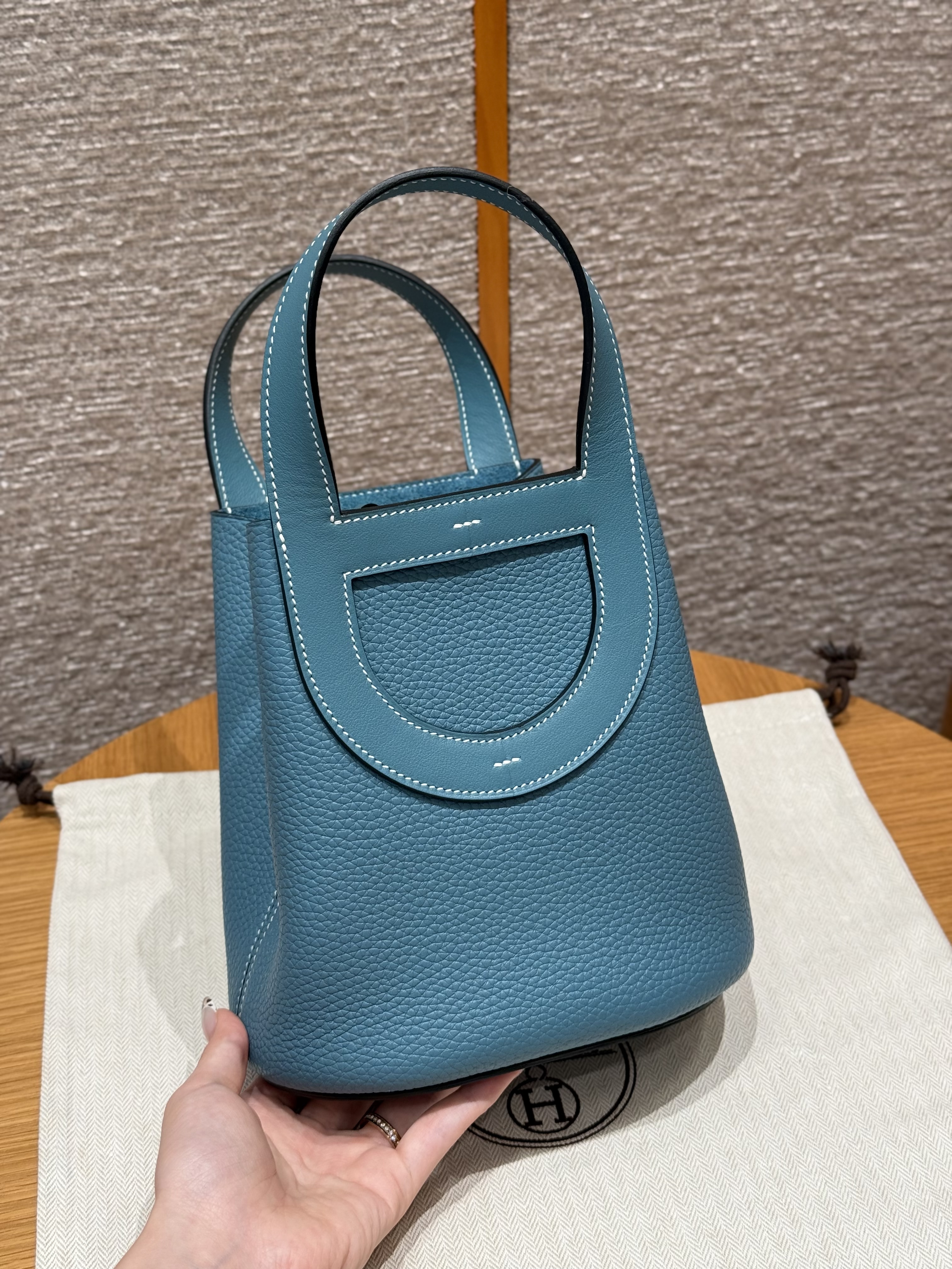 에르메스 Hermes in the loop 18cm Clemence 75 Blue jean/gold
