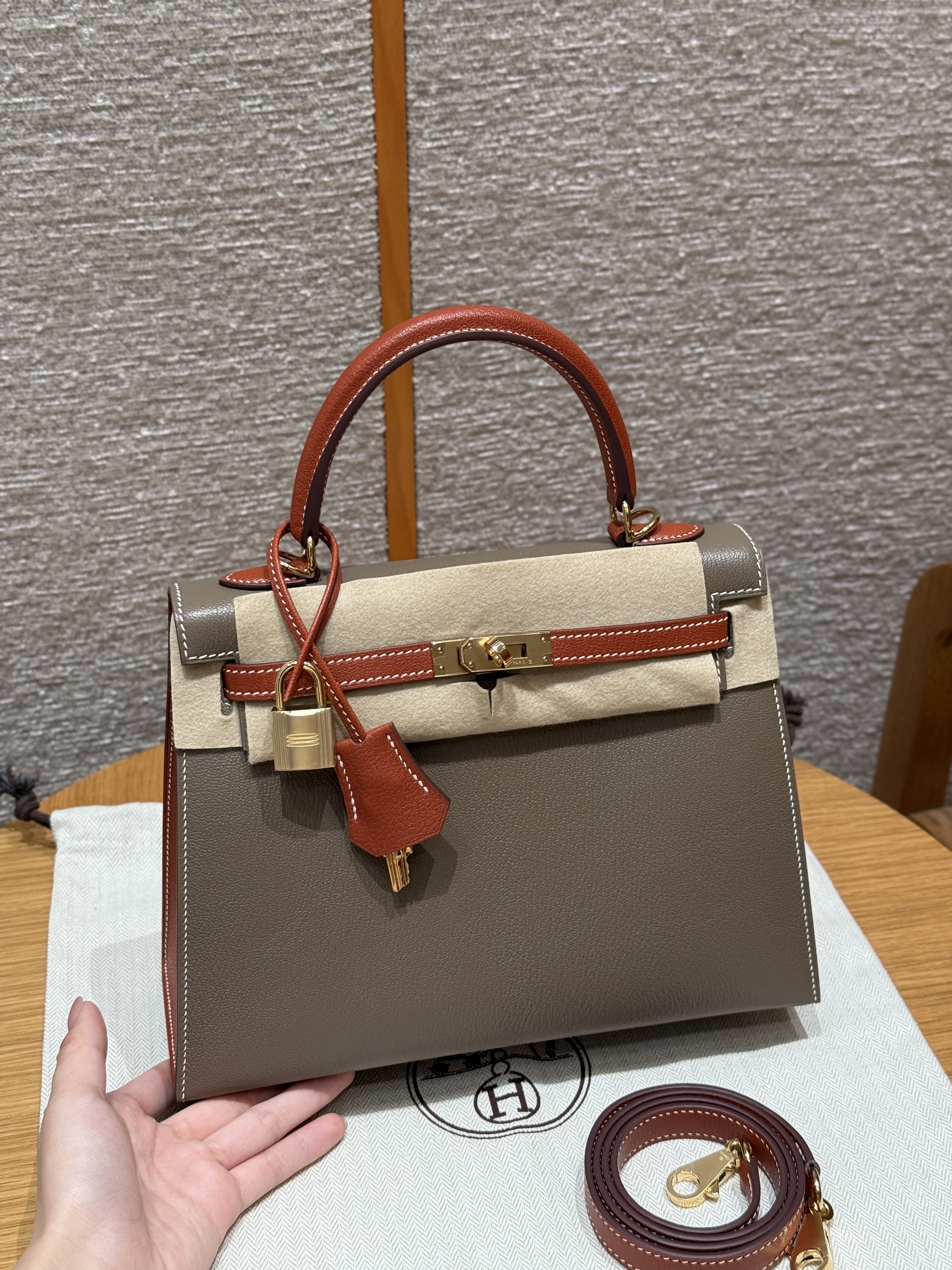 에르메스 Hermes Kelly 25cm Chèvre 18 Etoupe and 30 Noisette/gold