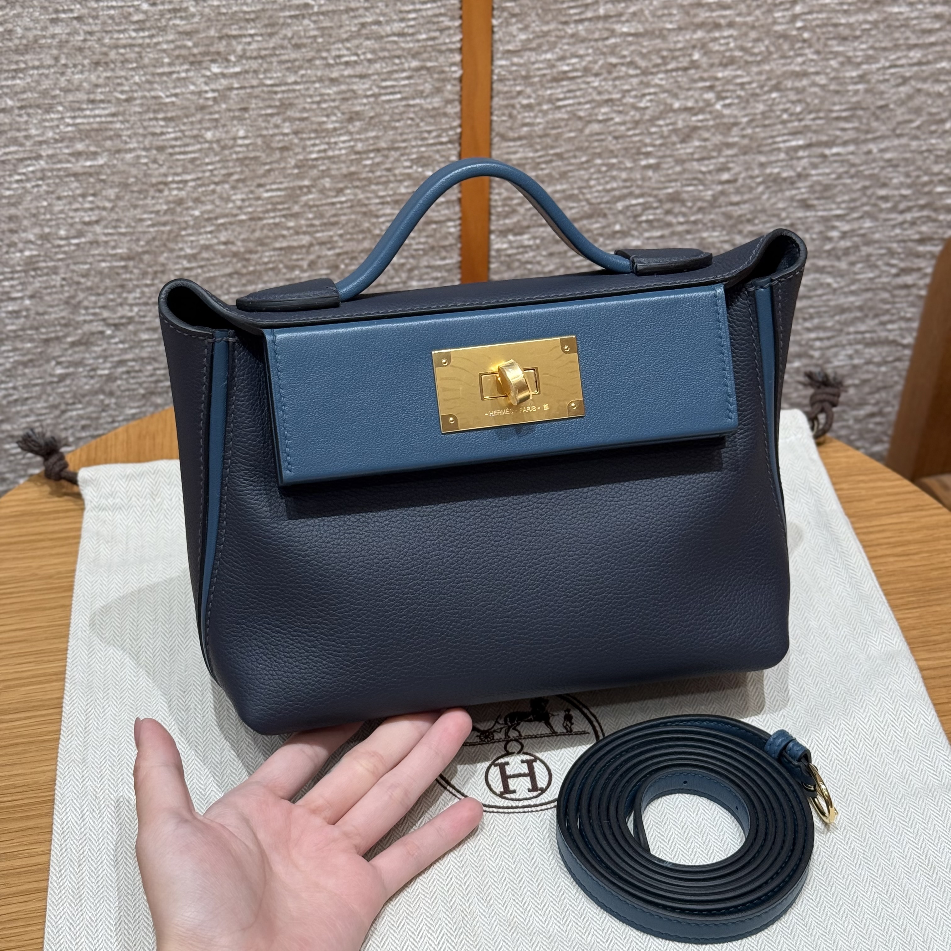 에르메스 Hermes Kelly 2424 21cm evercolor and Swift 2Z Blue niut and 7U Blue navy/gold