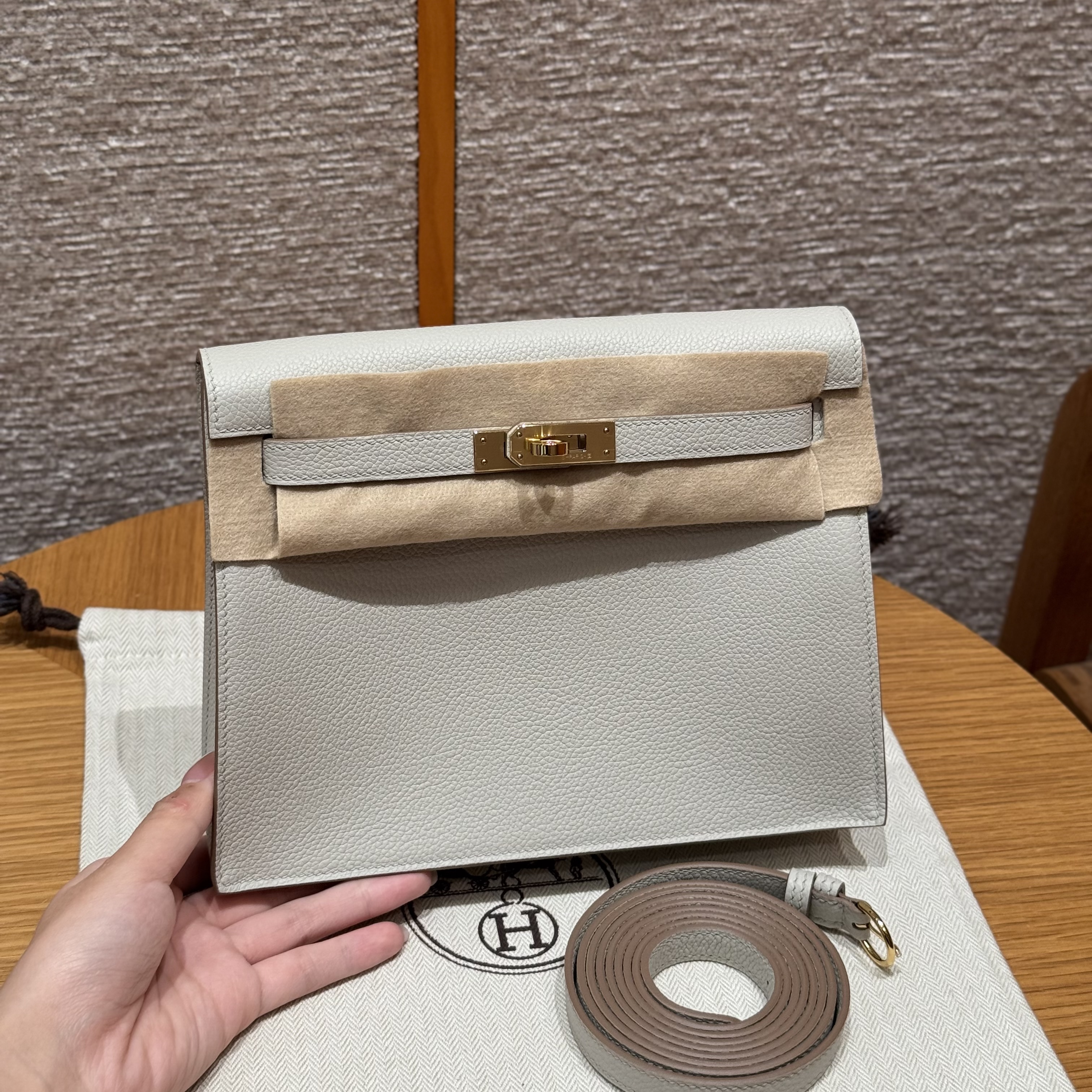 에르메스 Hermes Kelly danse 22cm Evercolor 8L Beton/gold