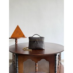 보테가 베네타 Bottega Veneta 843800 Soft Vanity 19cm