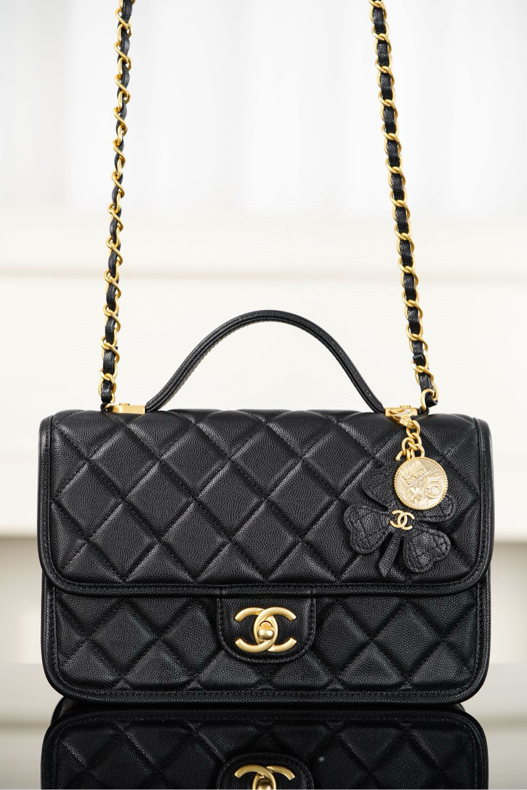 샤넬 Chanel 25B Flap Bag with Top Handle Black 25cm