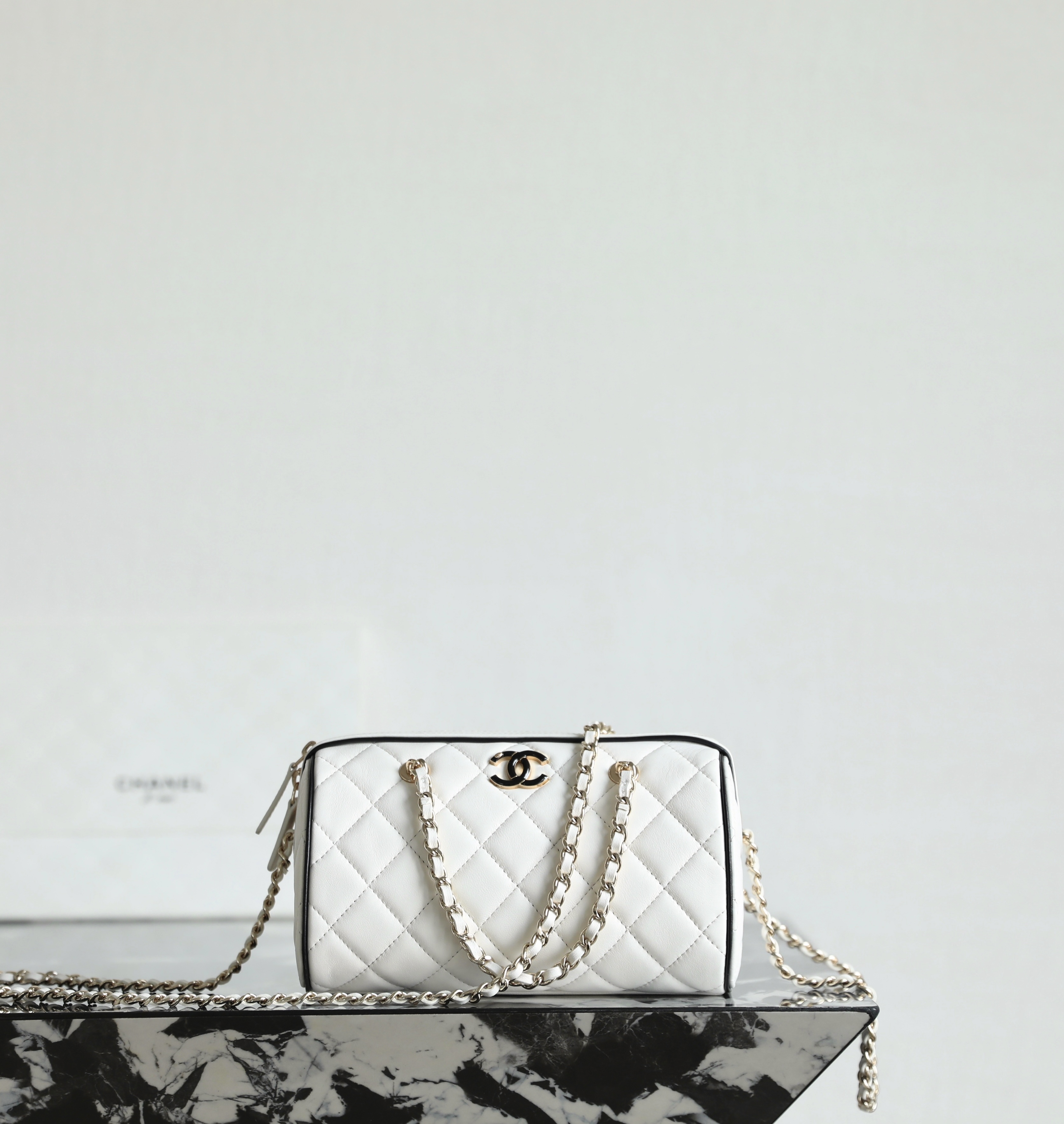 샤넬 Chanel 25P Chain Handle Bowling Bag White 18.5cm