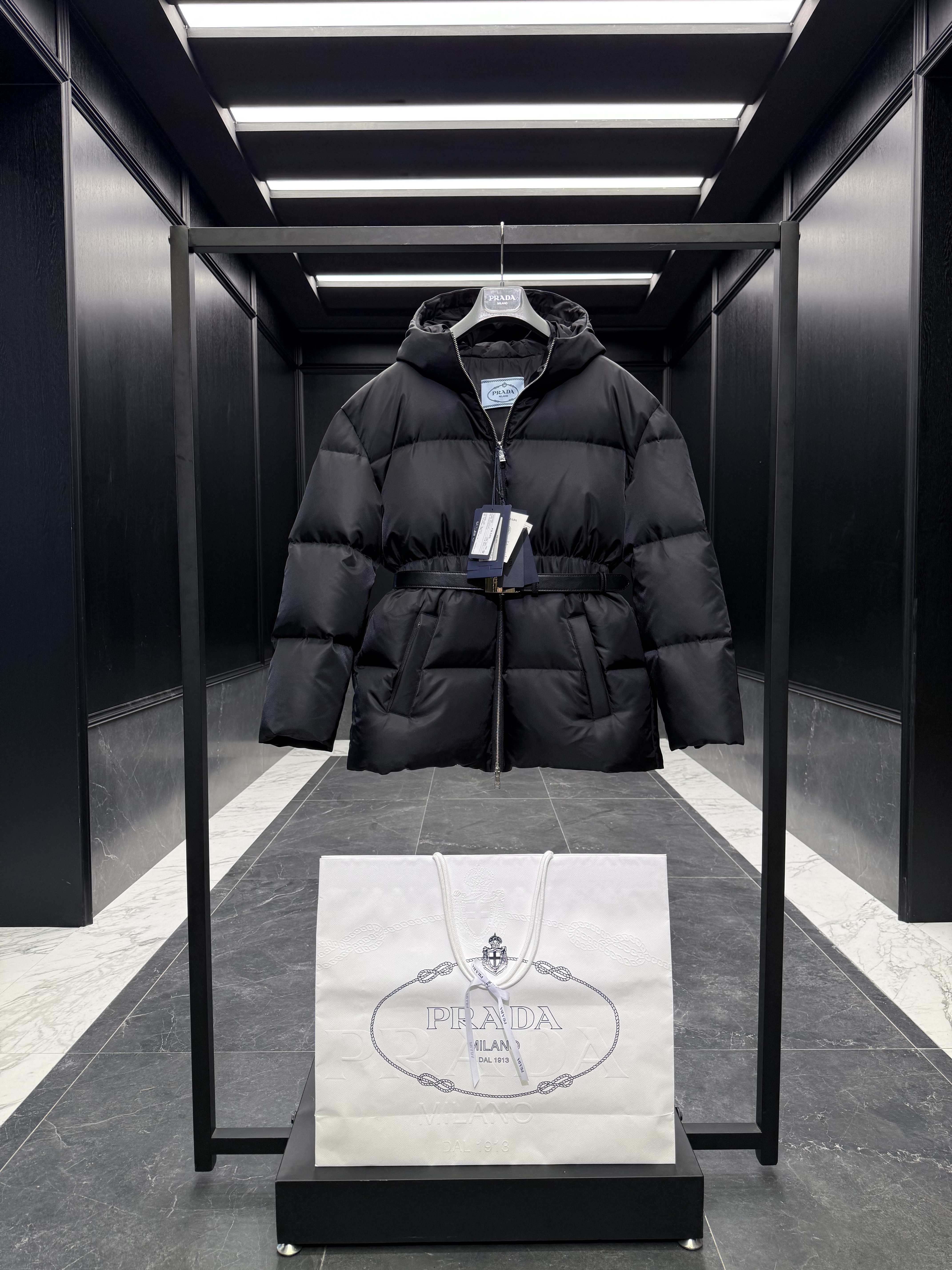 프라다 Prada  다운재킷