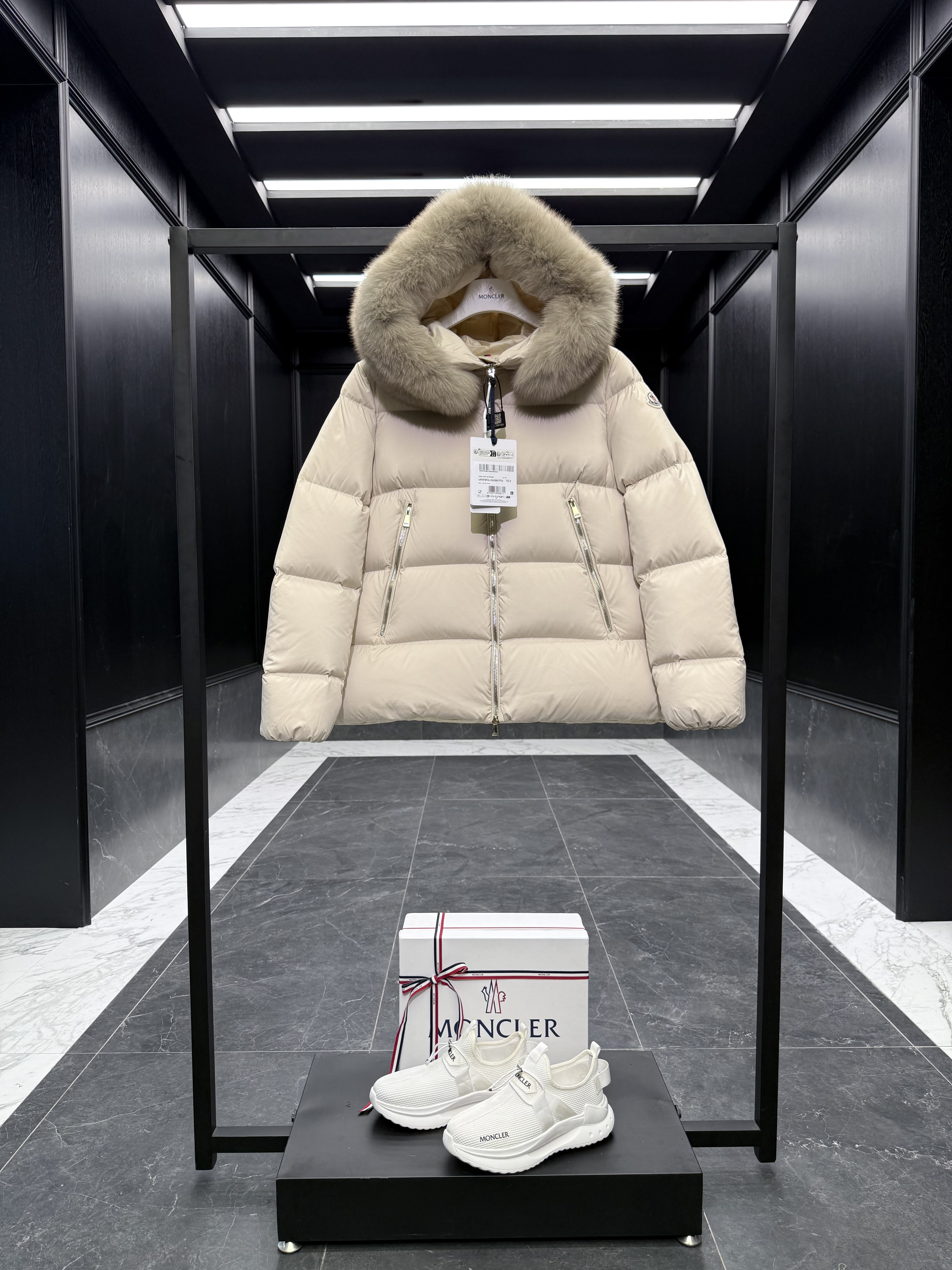 몽클레어 Moncler Laichefur 다운재킷。