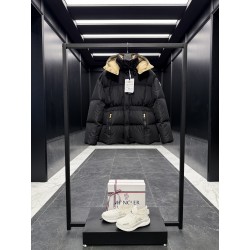 몽클레어 Moncler Laichefur 다운재킷