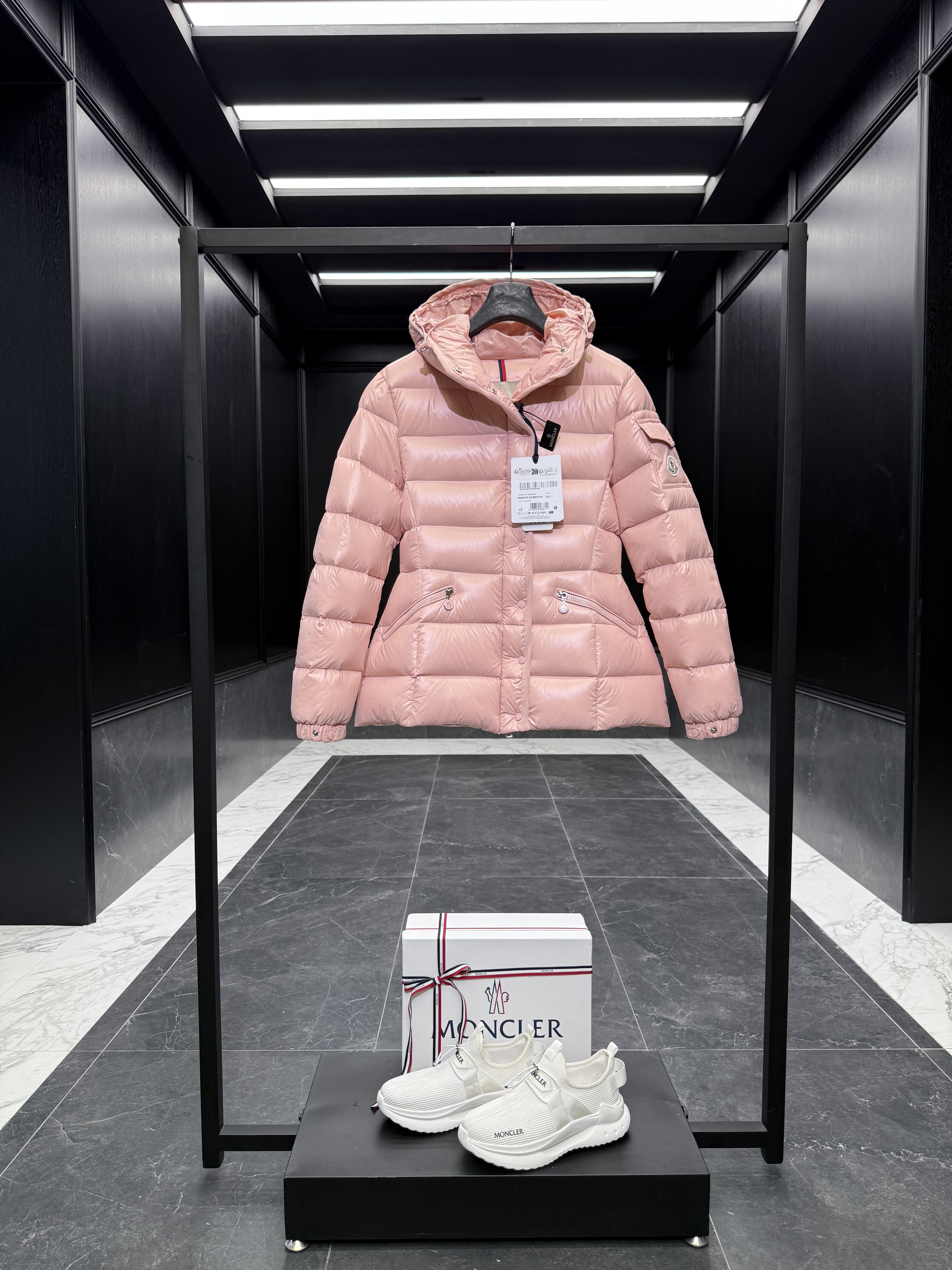 몽클레어 Moncler Barante 다운재킷.