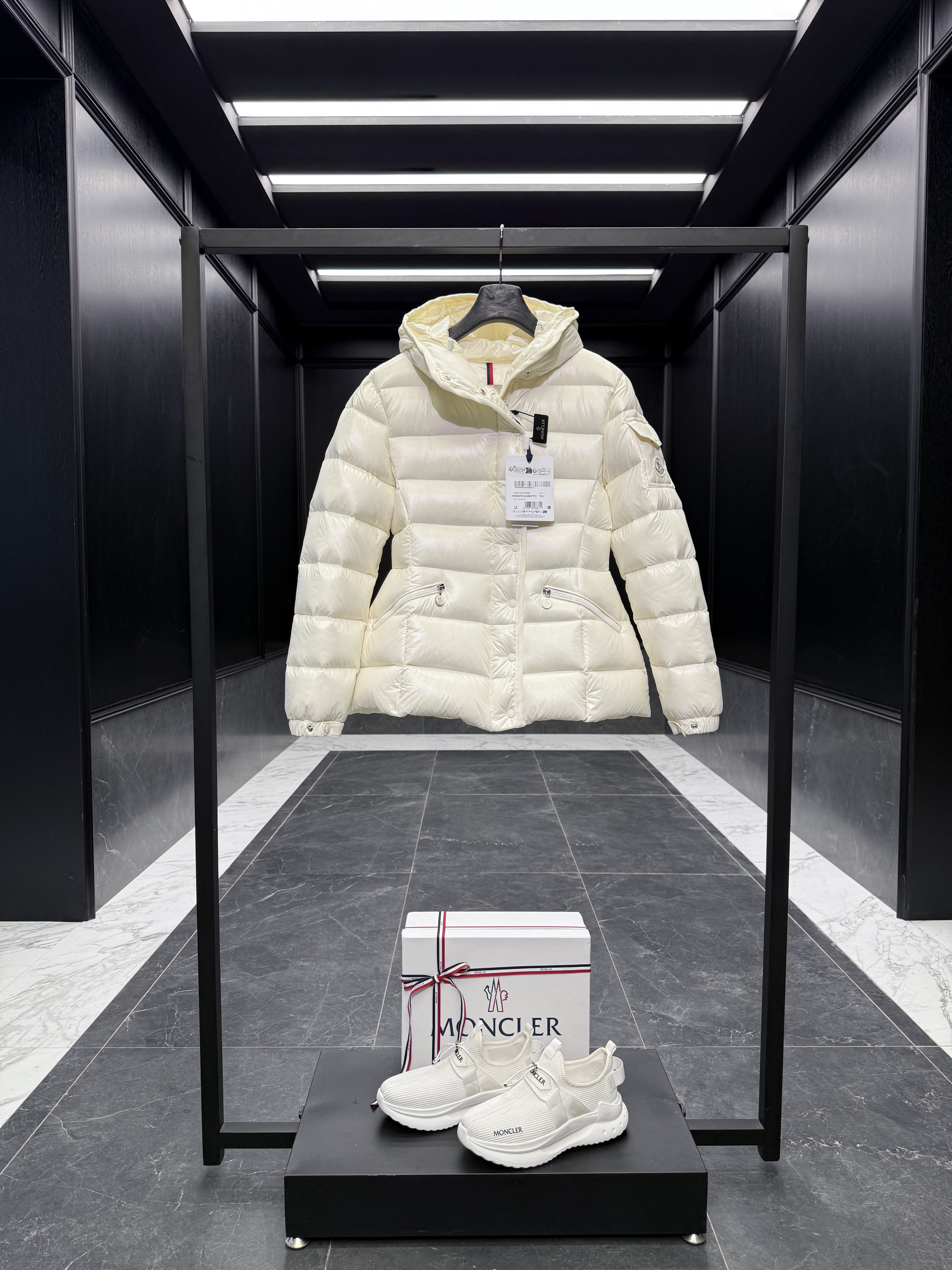 몽클레어 Moncler Barante 다운재킷.