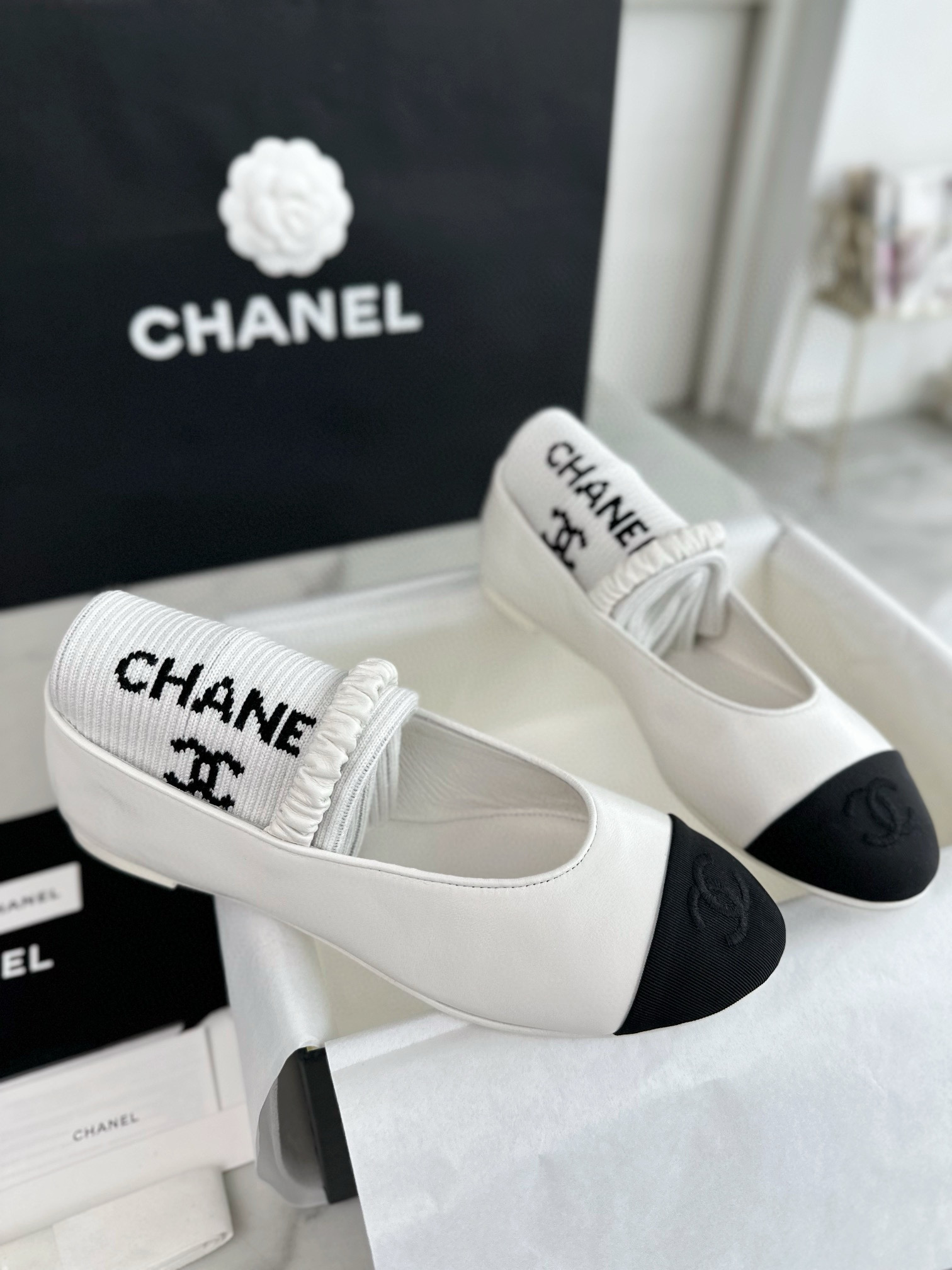 샤넬 CHANEL 24C G02689 메리제인 슈즈 White