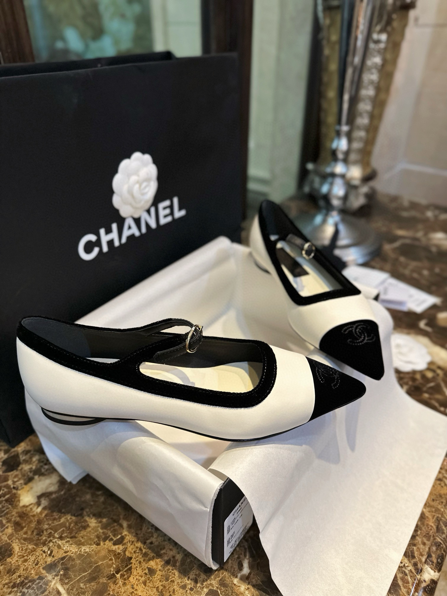 샤넬 CHANEL 22k 플랫 White