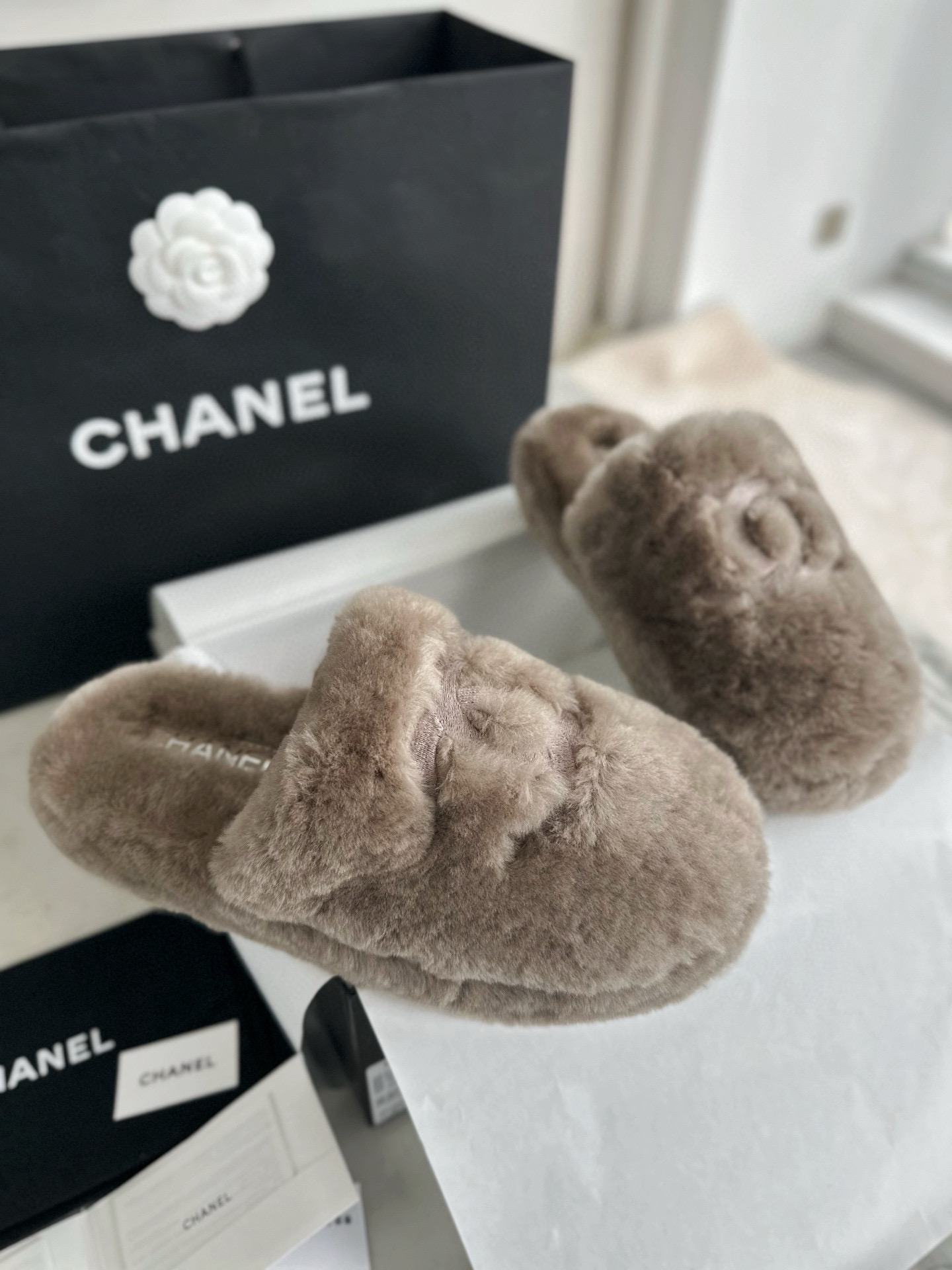 샤넬 CHANEL 24B 슬리퍼 Khaki