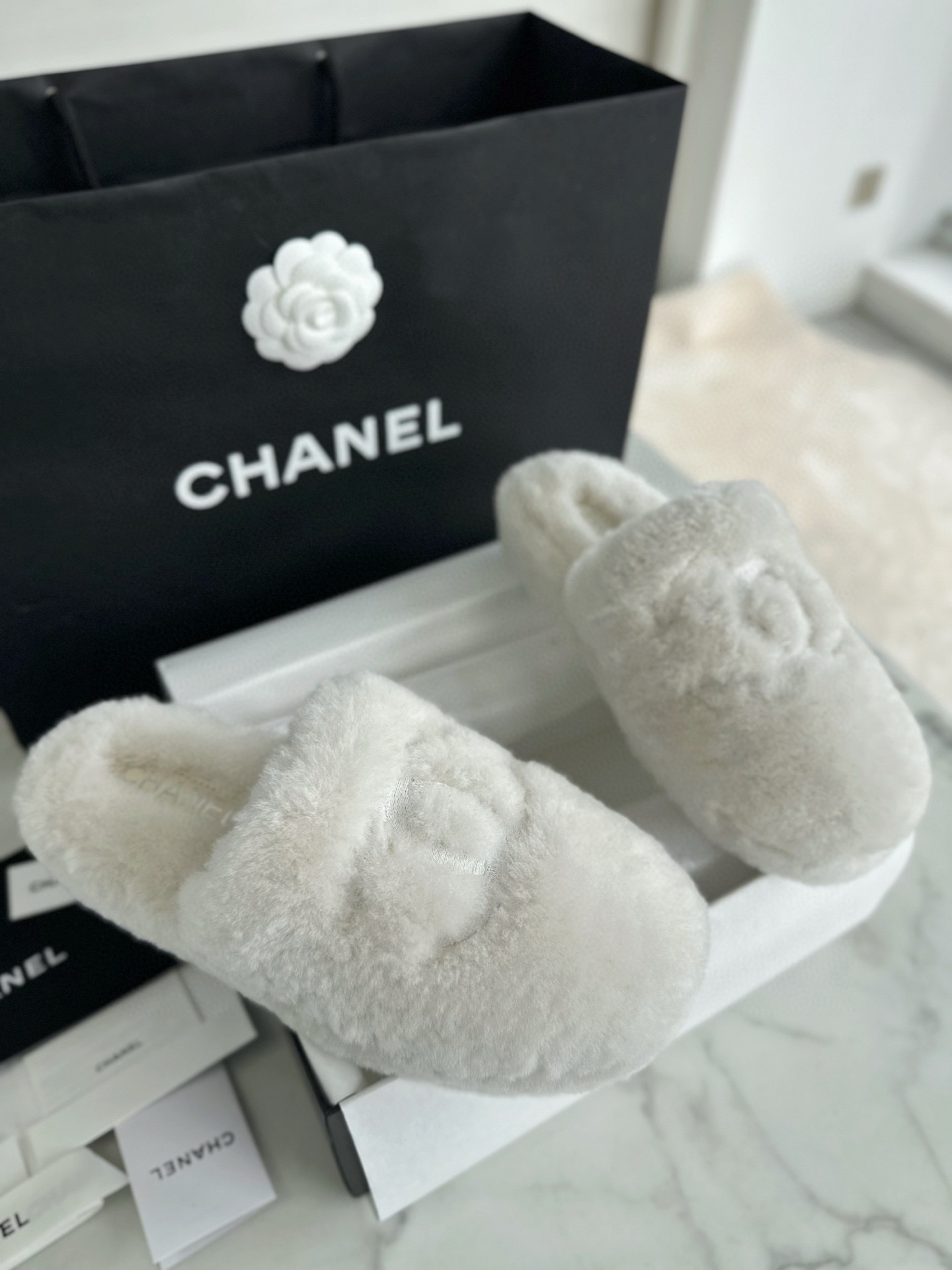 샤넬 CHANEL 24B 슬리퍼 White
