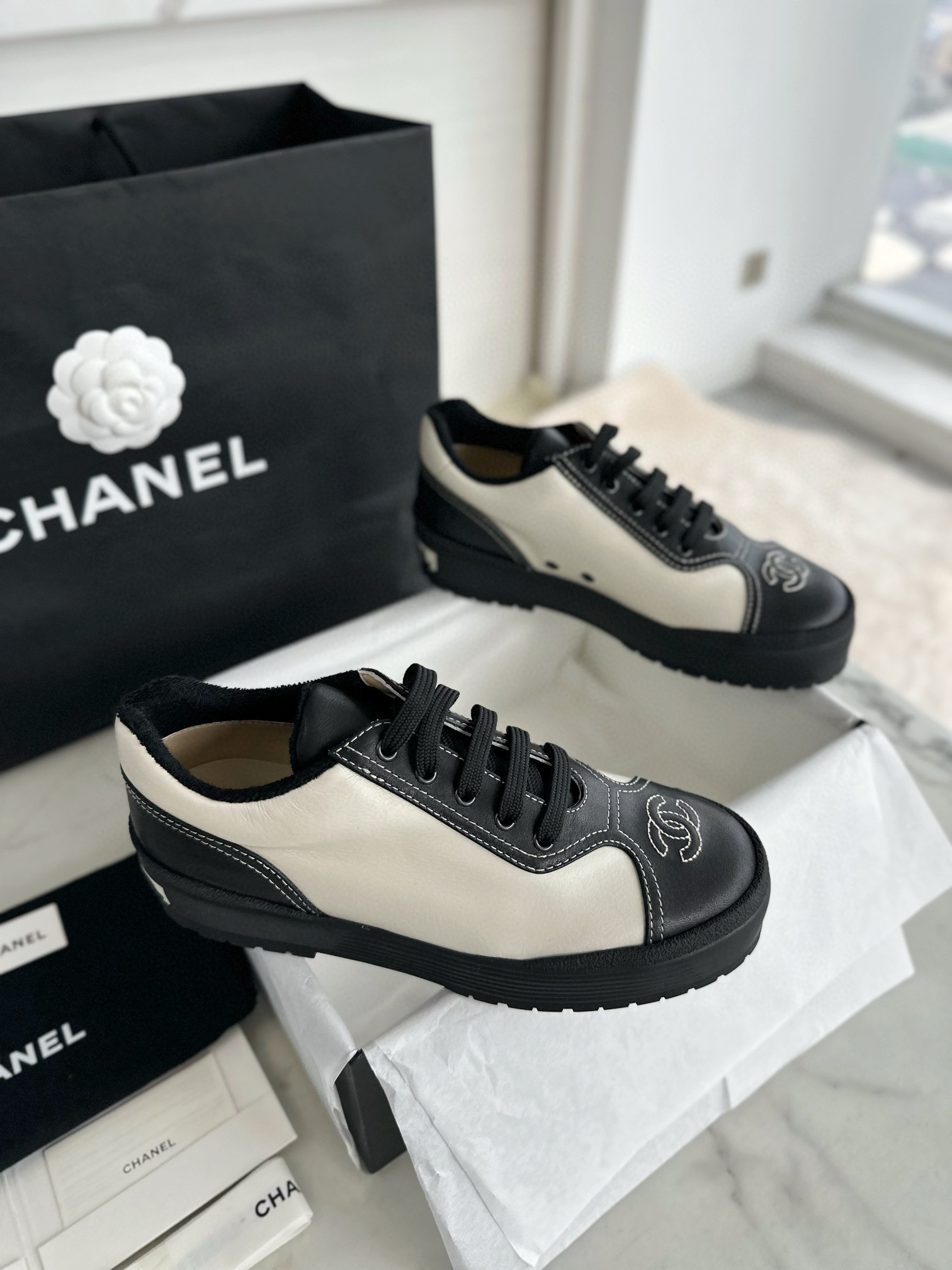 샤넬 CHANEL 24S 스니커즈