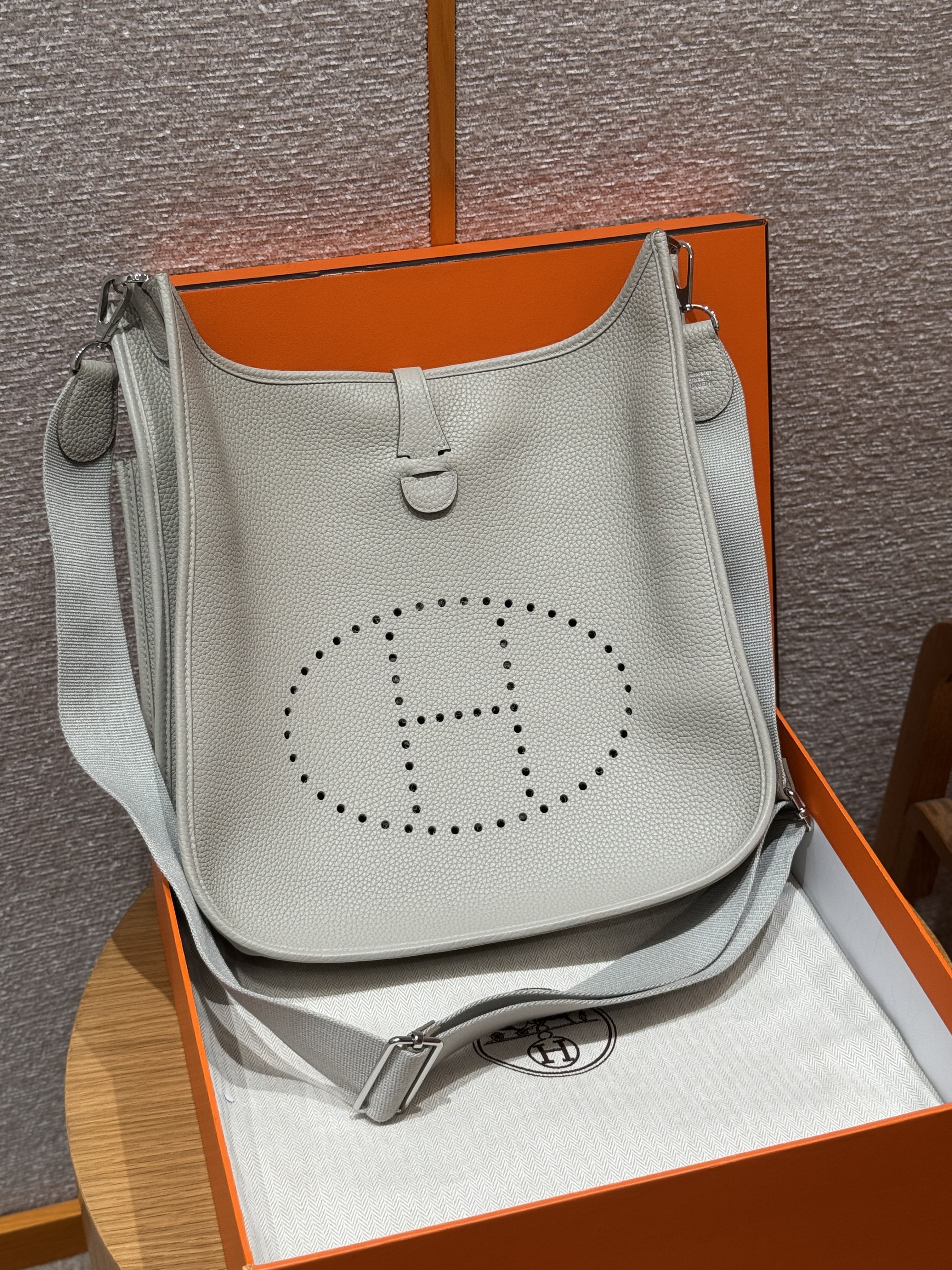 에르메스 Hermes Evelyne 33cm clemence 8L Beton/silver