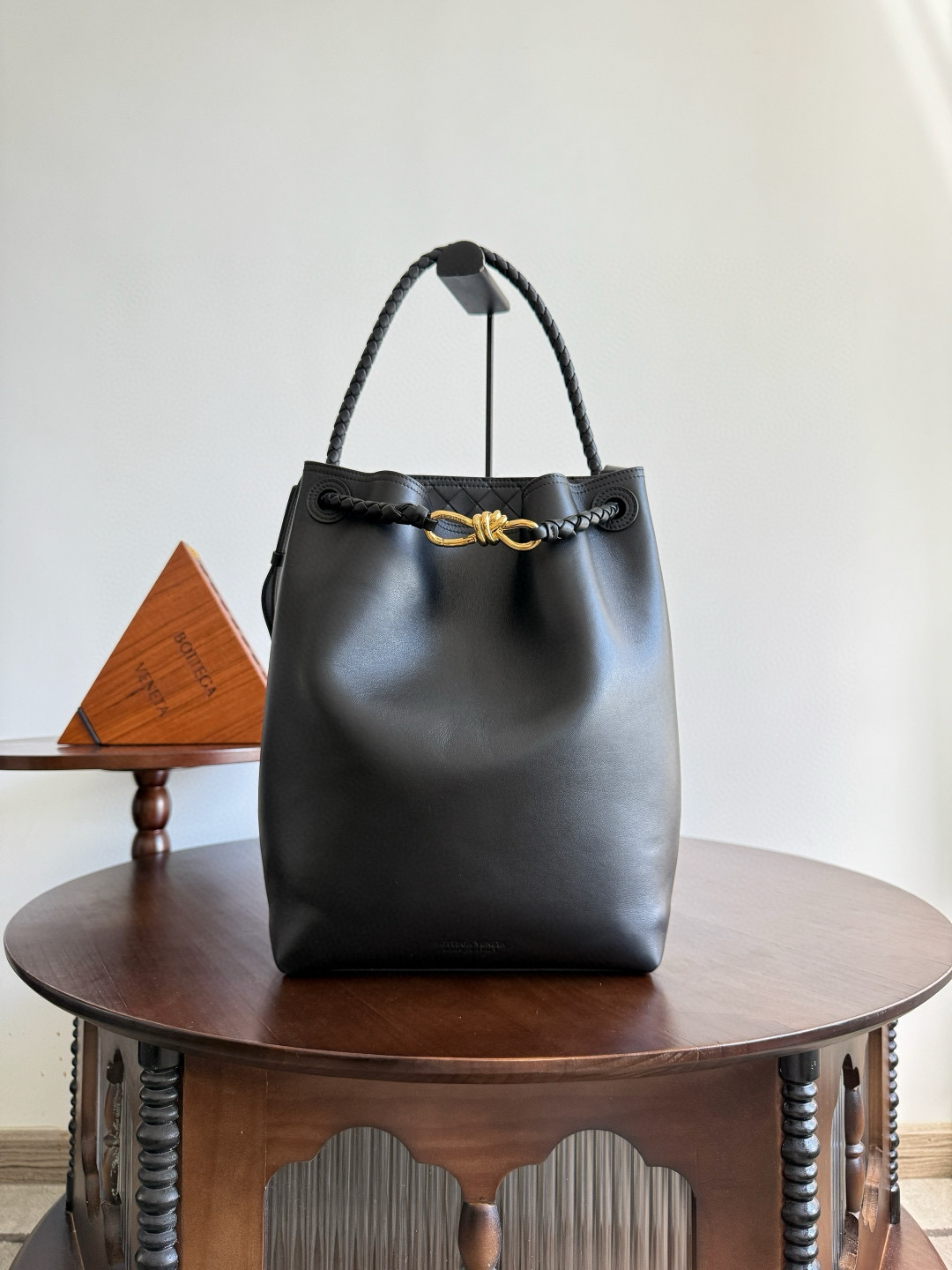 보테가 베네타 Bottega Veneta 844169 Andiamo Bucket 24cm