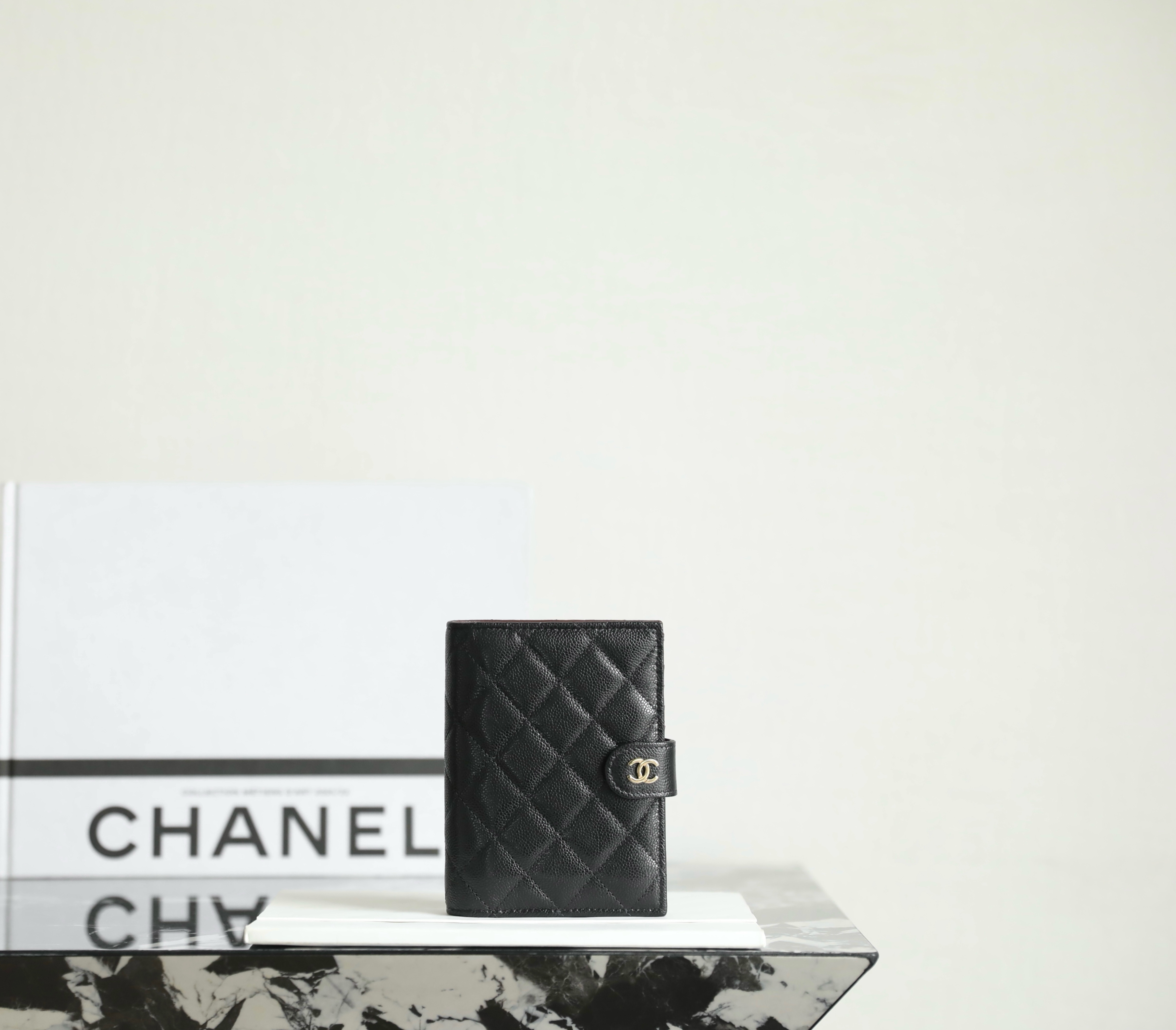 샤넬 Chanel Passport Holder C-55 Black gold