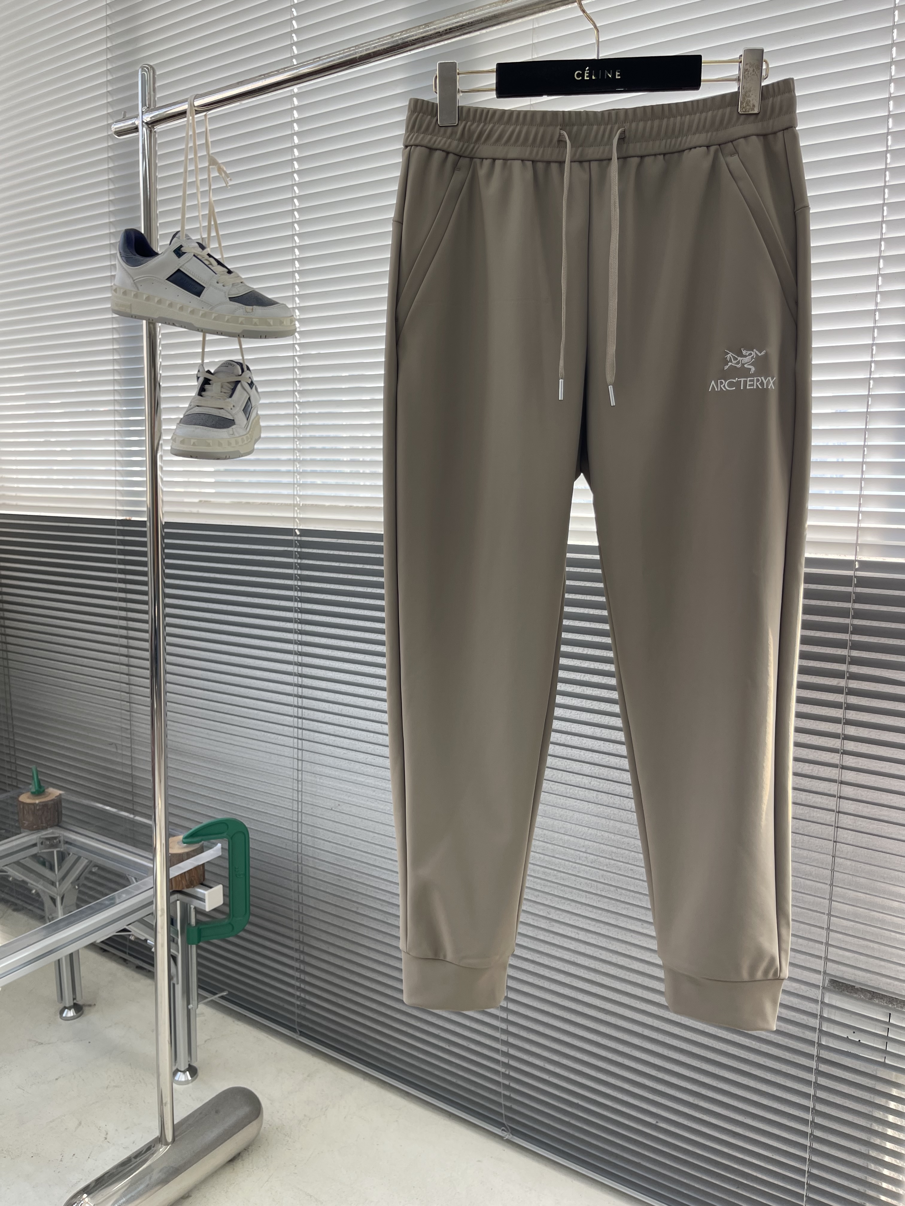 아크테릭스 ARC'TERYX 바지