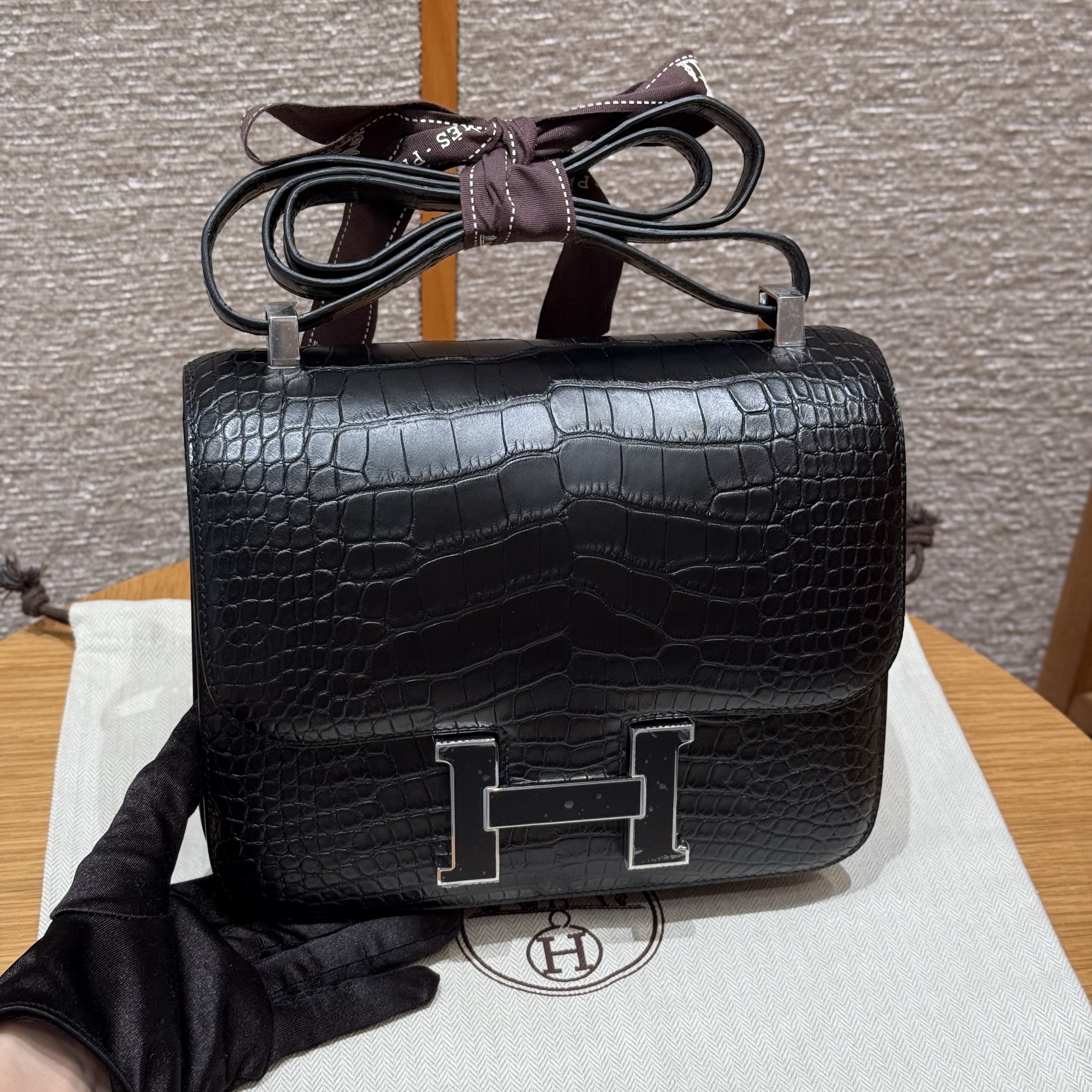 에르메스 Hermes Constance 24cm Matty alligator 89 Noir/Black enamel fittings