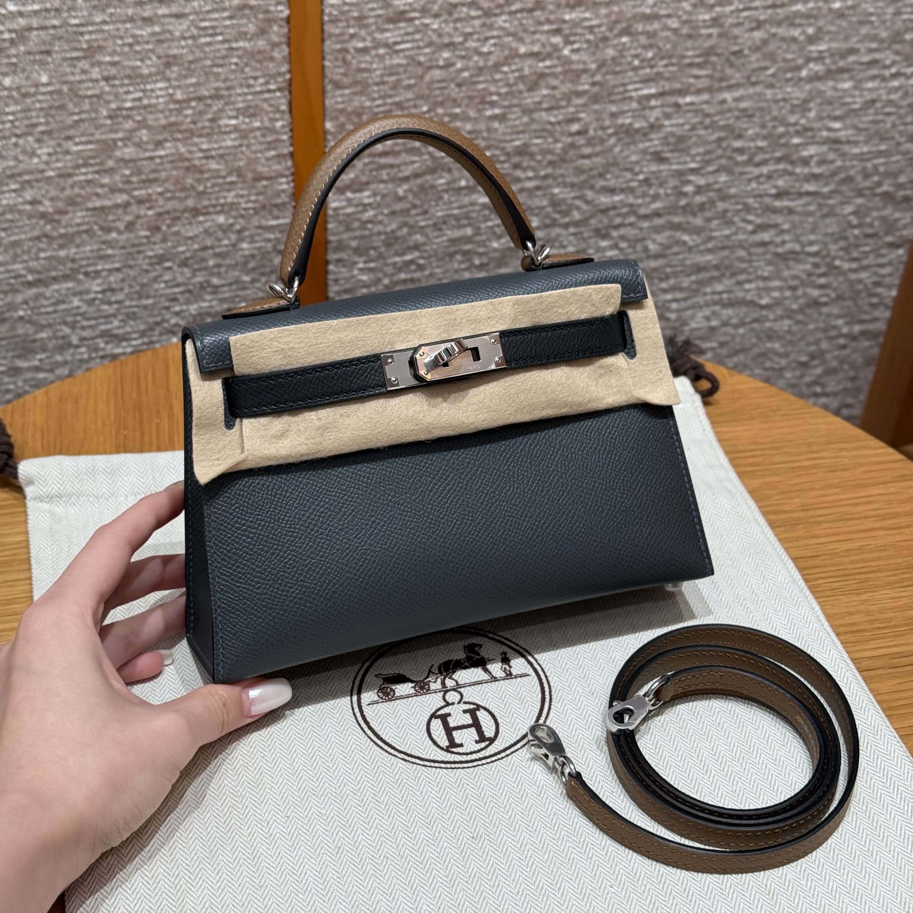 에르메스 Hermes Mini Kelly 19cm Epsom H0 Girs Misty 89 Noir 3G Alezan/silver