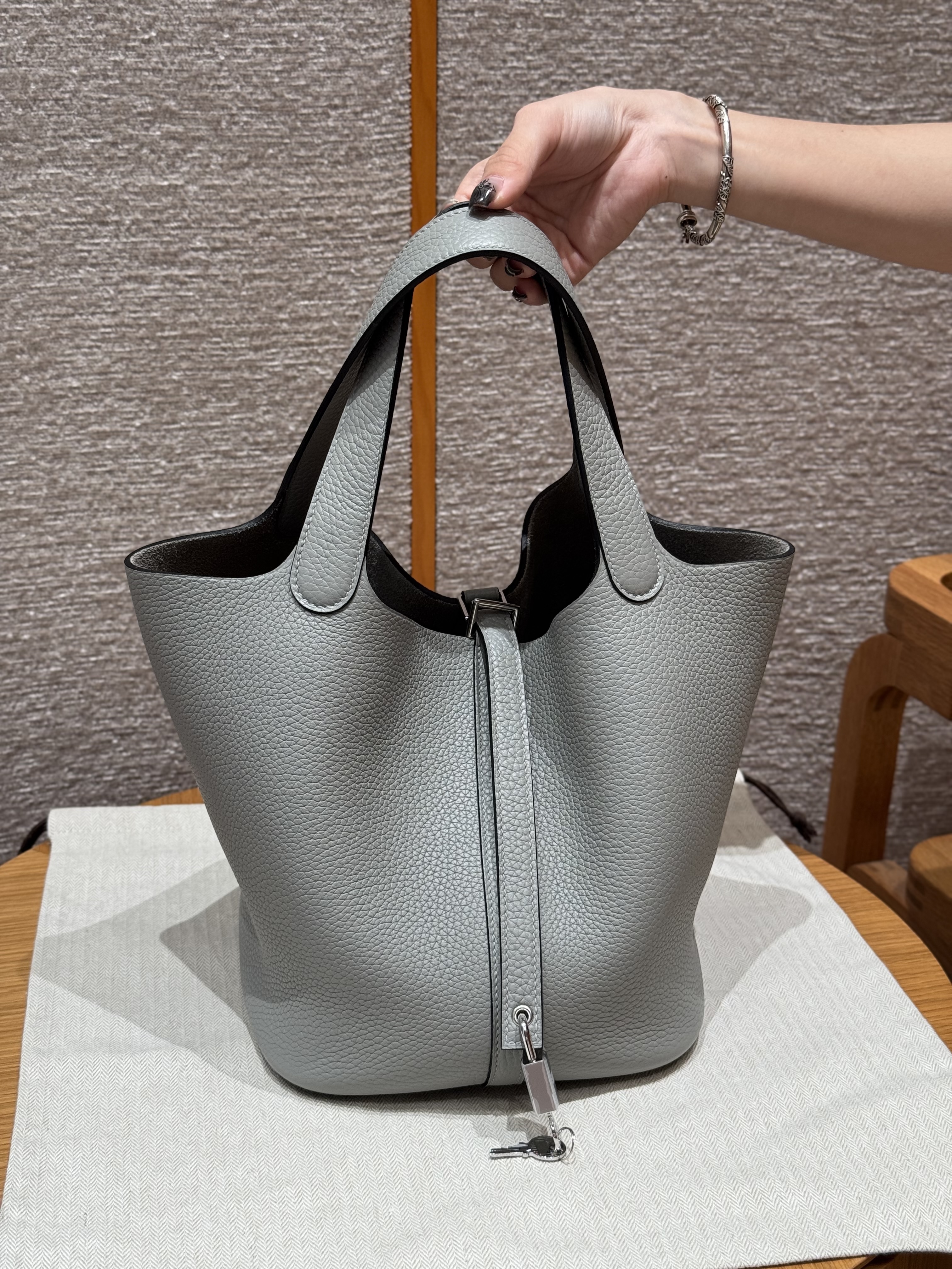 에르메스 Hermes Picotin lock 22cm clemence 4Z Gris Mouette/silver