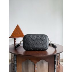 보테가 베네타 Bottega Veneta 755923 Intrecciato Camera Bag 24.5CM