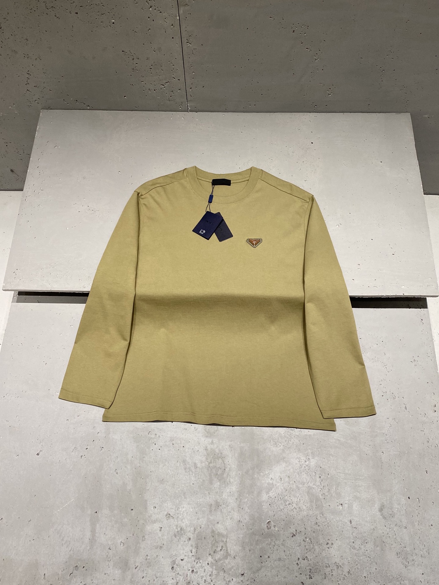 프라다 Prada 긴팔 티셔츠