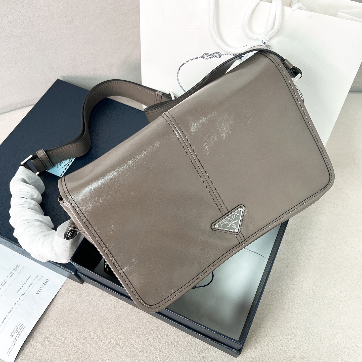 프라다 Prada 2VD073 가죽 숄더백 30cm