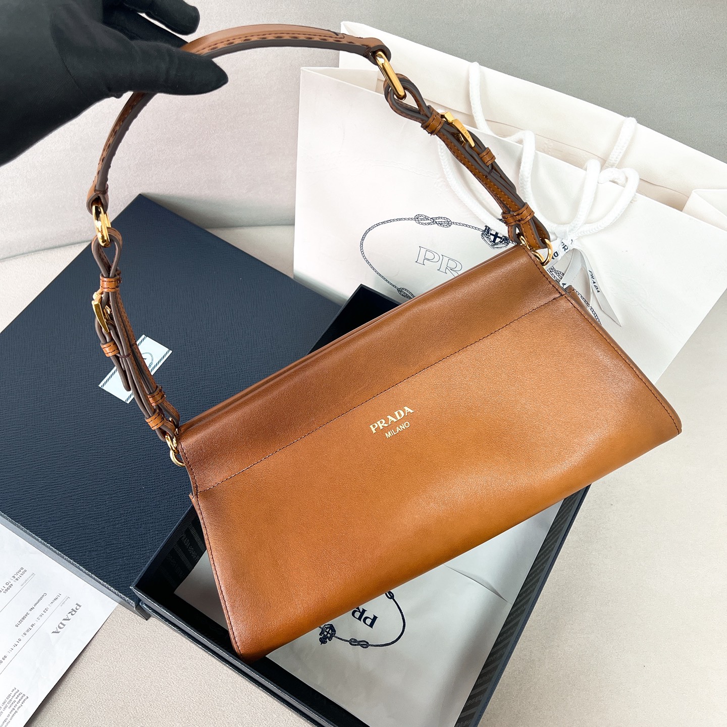 프라다 Prada 1BC262 앙세네 미디엄 가죽 핸드백 32.5cm