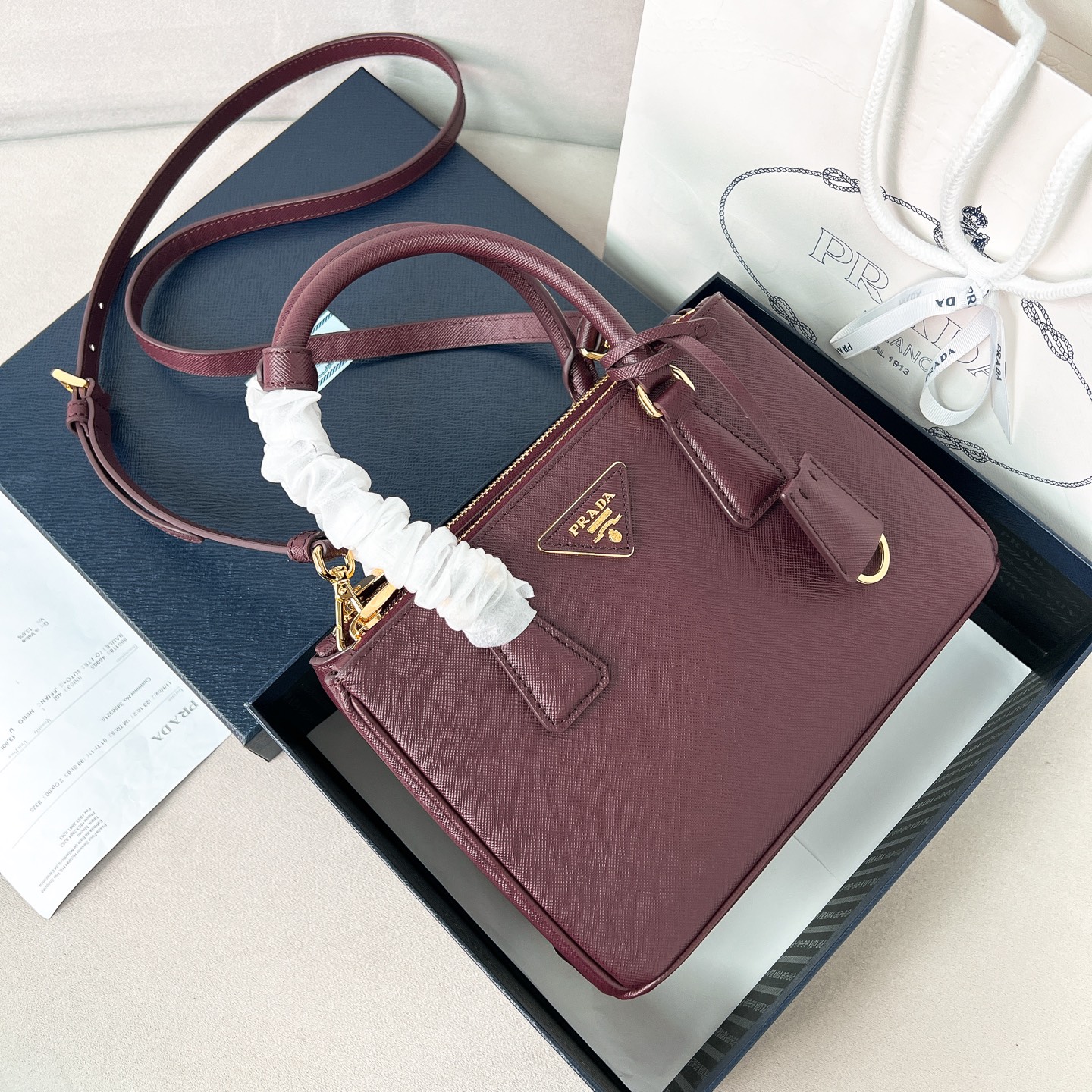 프라다 Prada 1BA896 갤러리아 스몰 사피아노 가죽 핸드백 24.5CM