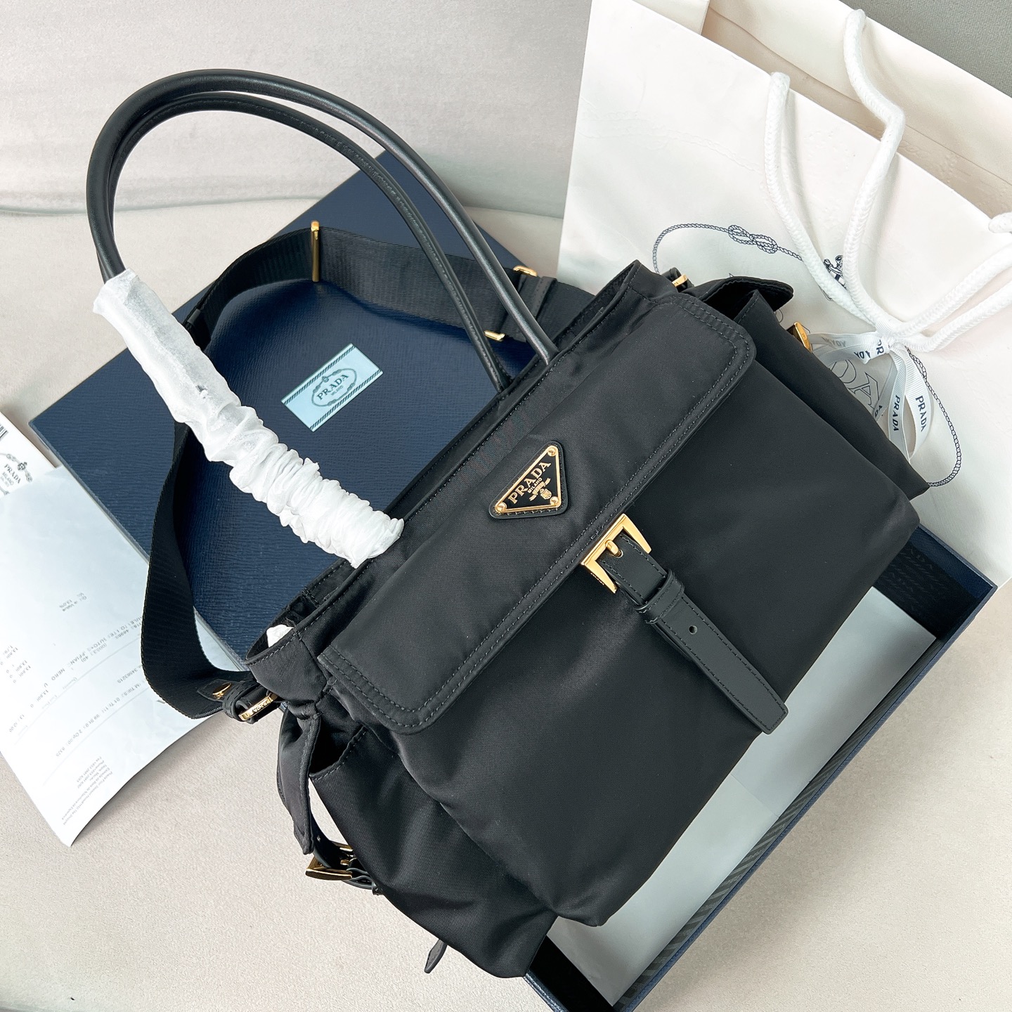 프라다 Prada 1BG596 익스플로어 미디엄 리나일론 및 가죽 토트백 30cm