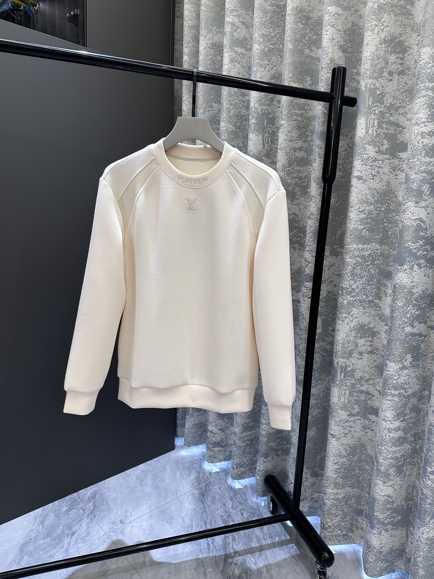 루이비통 Louis Vuitton 맨투맨