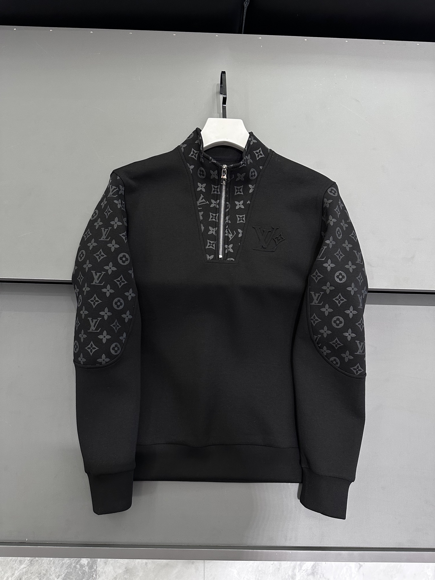 루이비통 Louis Vuitton 맨투맨 집업