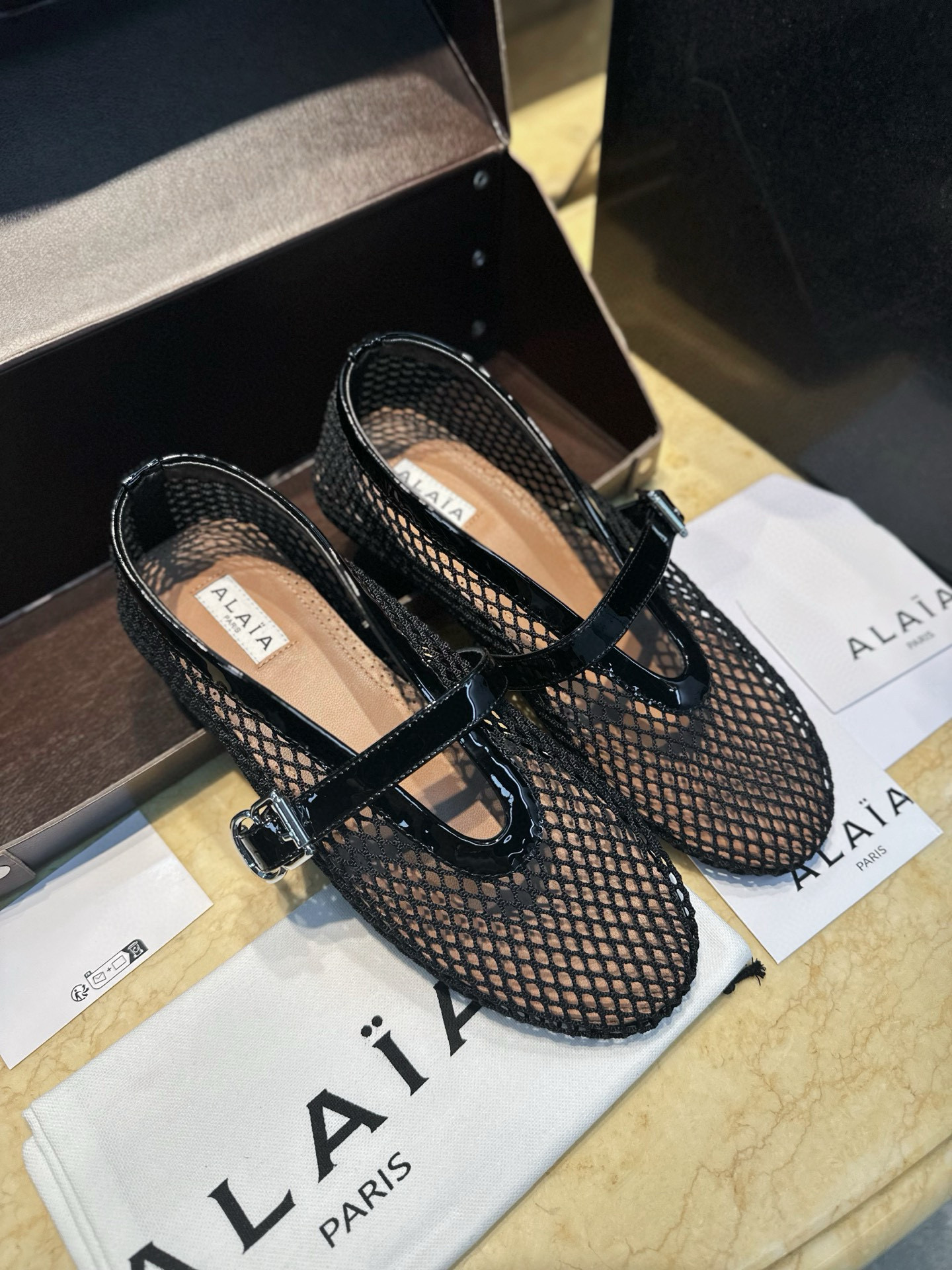 알라이아 Alaia Ballet Flats in Fishnet Black