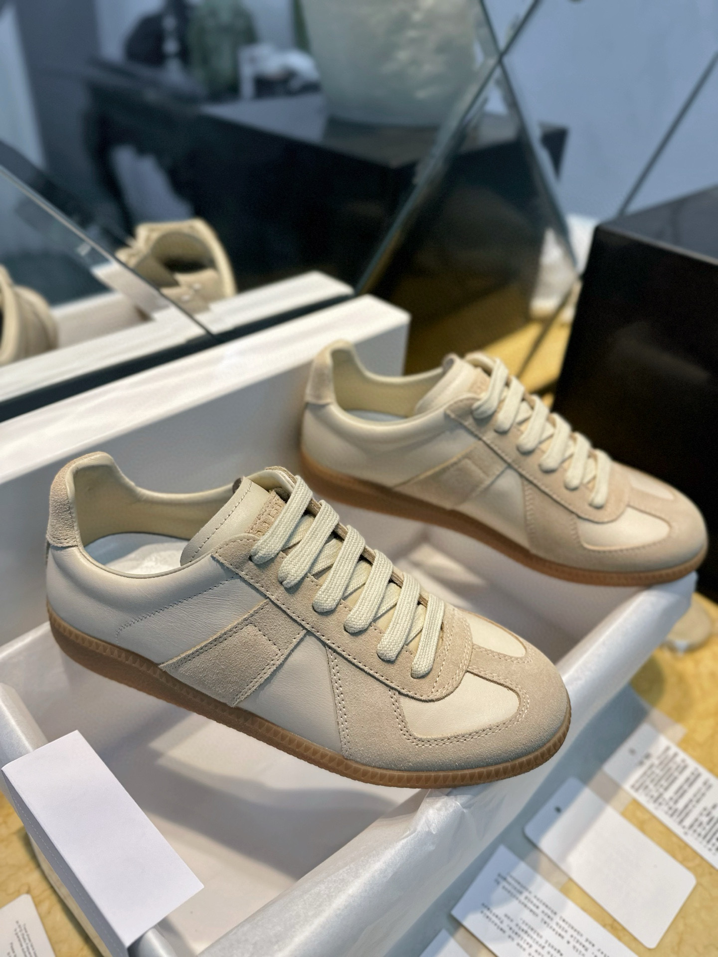 발렌시아가 Maison Margiela 스니커즈