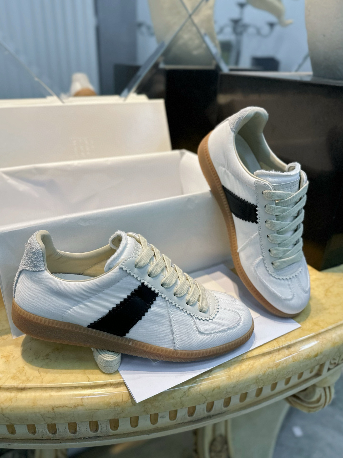 발렌시아가 Maison Margiela 스니커즈