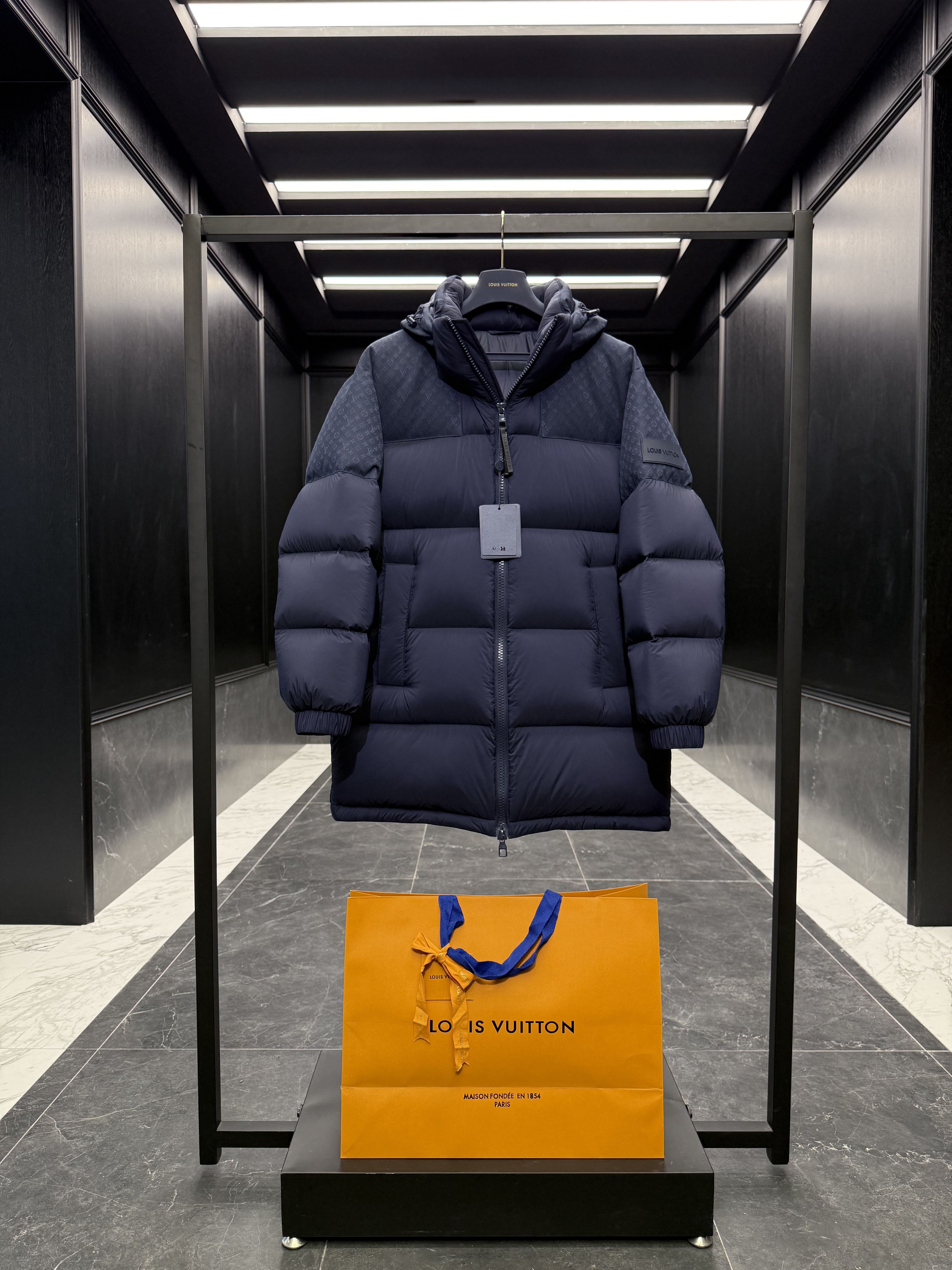 루이비통 Louis Vuitton 롱 다운재킷 184