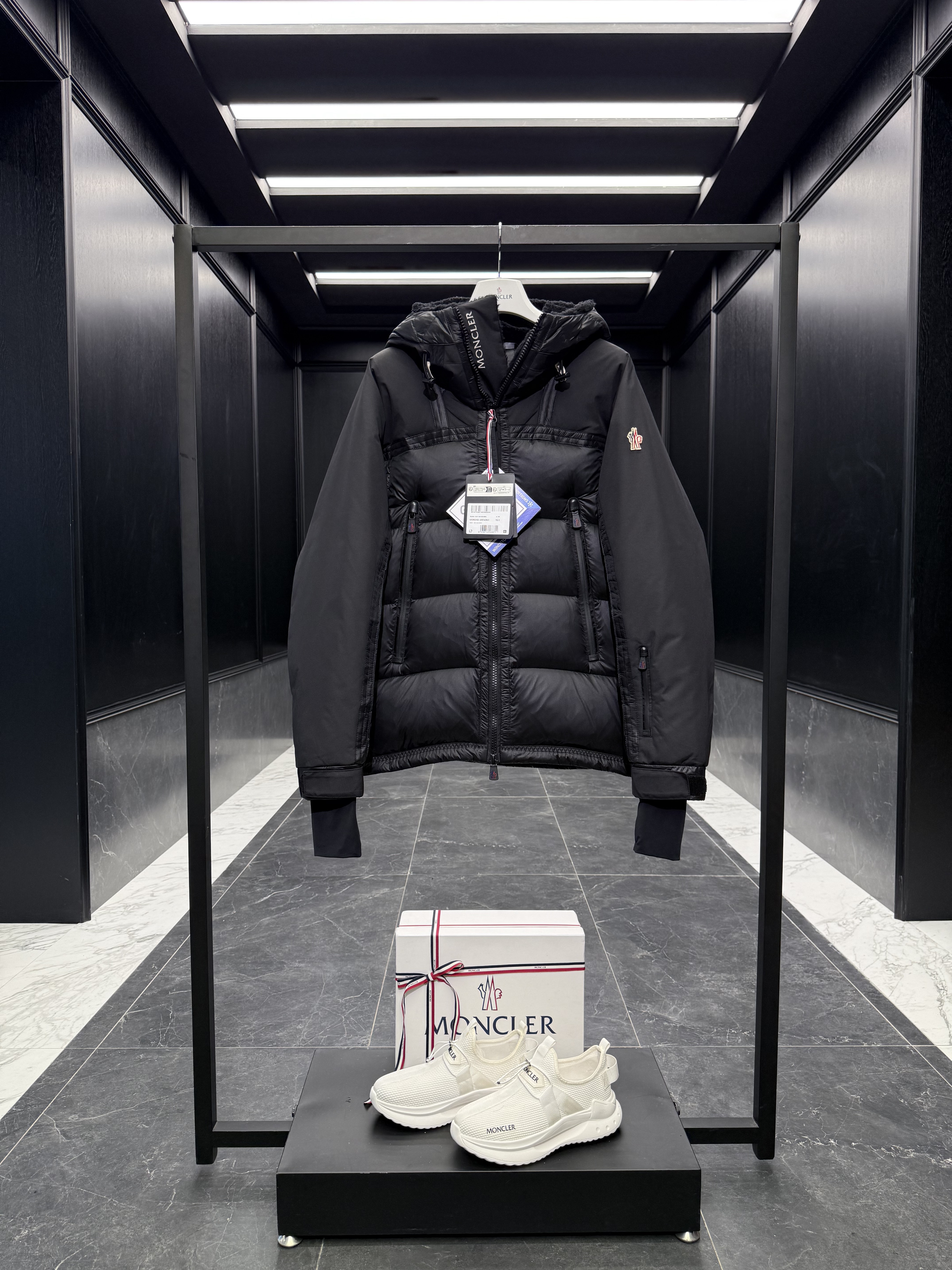 몽클레어 Moncler Morgins 다운재킷。