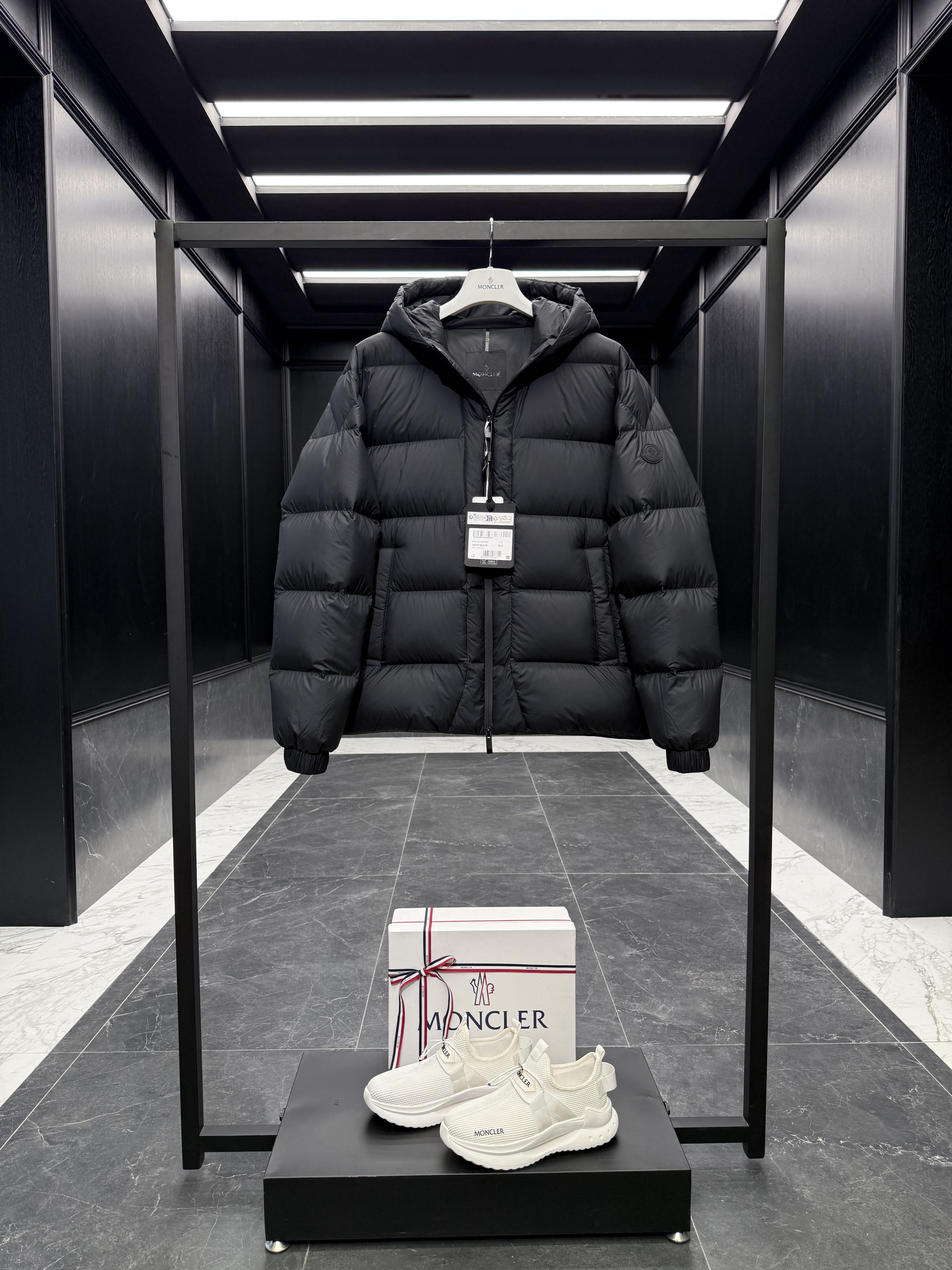 몽클레어 Moncler Matt Black 558 다운재킷。
