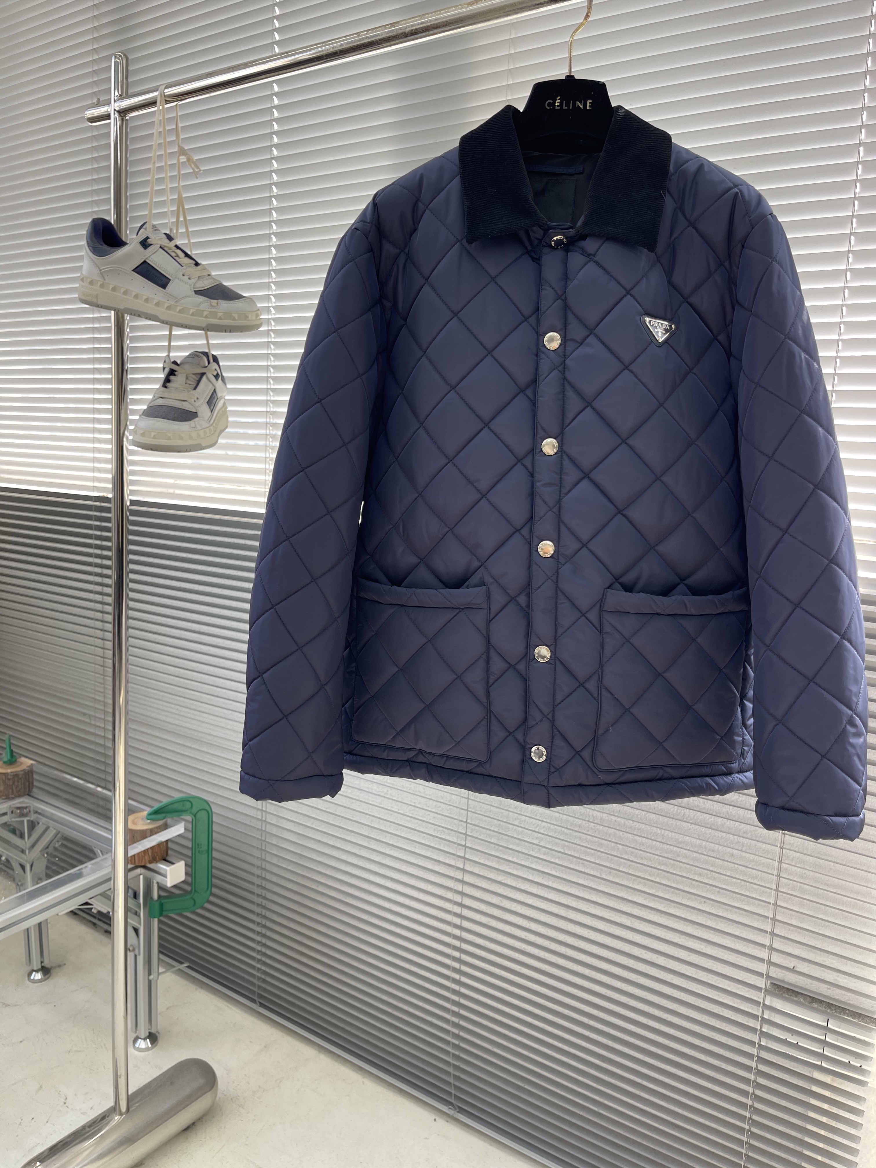 프라다 Prada 패딩。