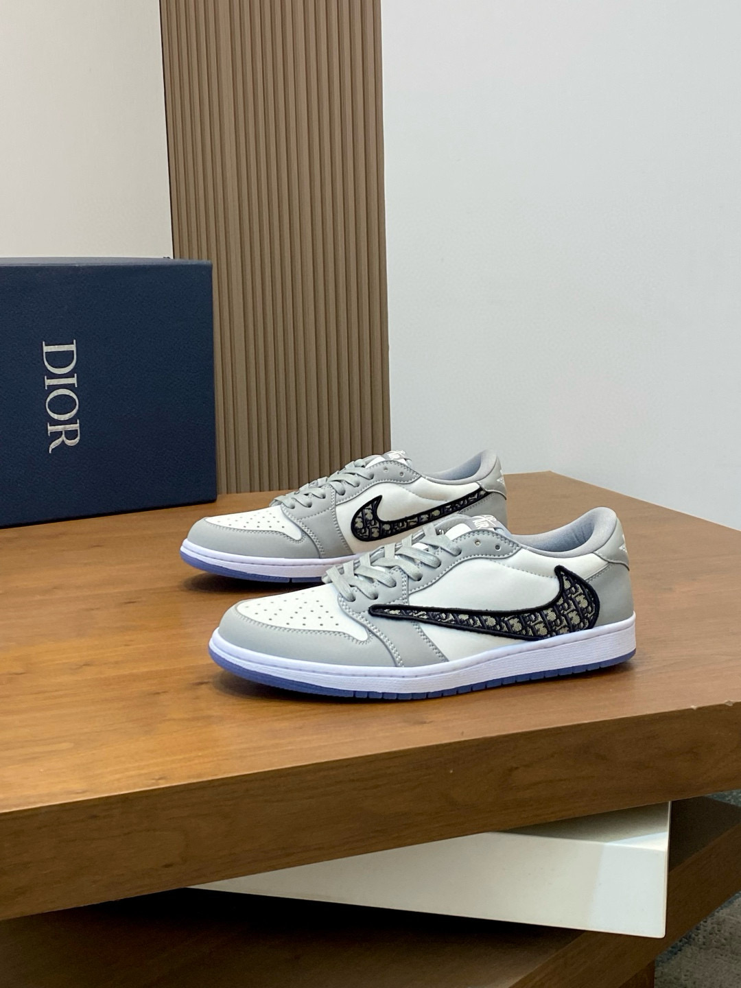 디올 Dior X AIR 스니커즈