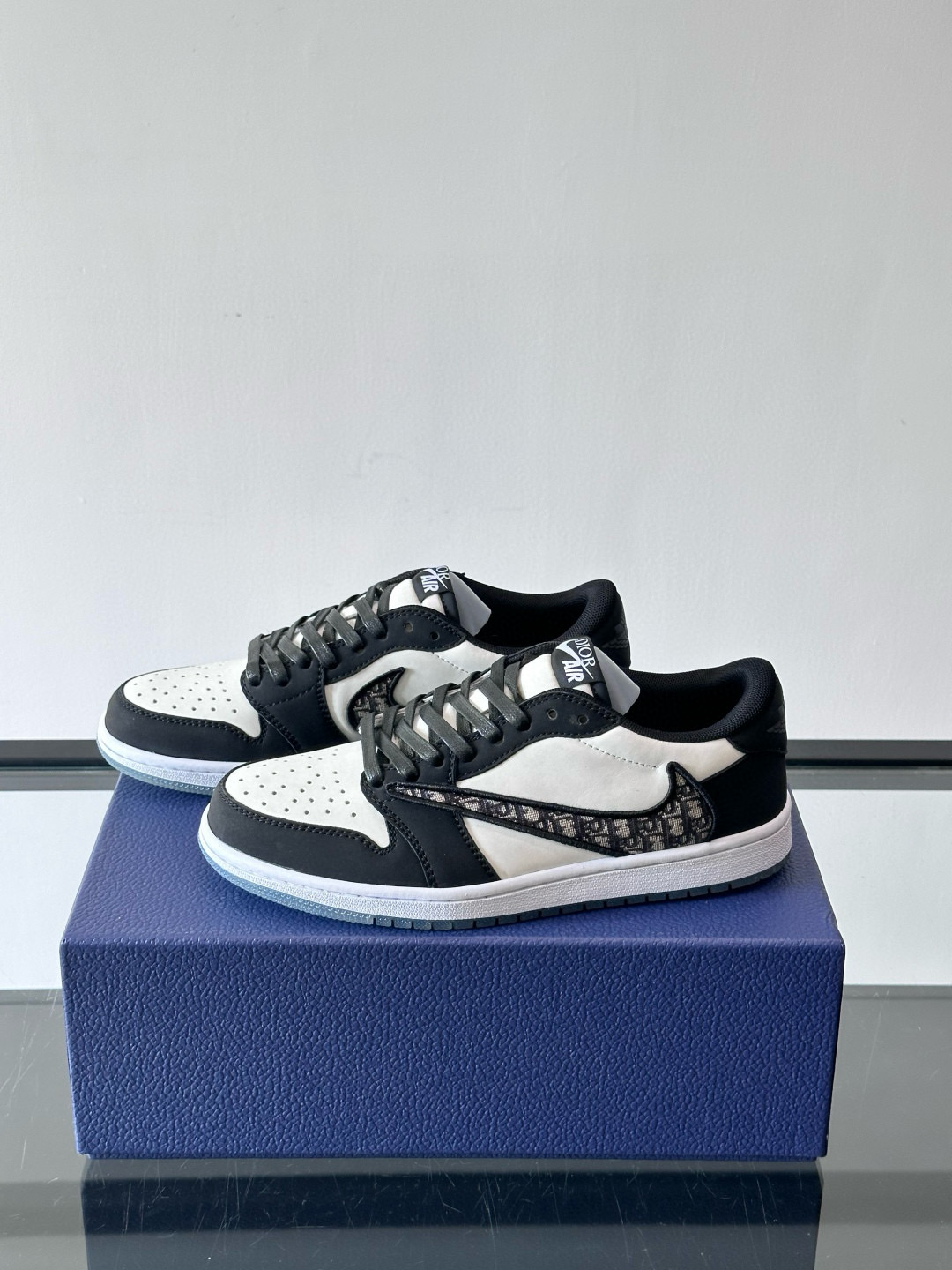 디올 Dior X Nike 스니커즈