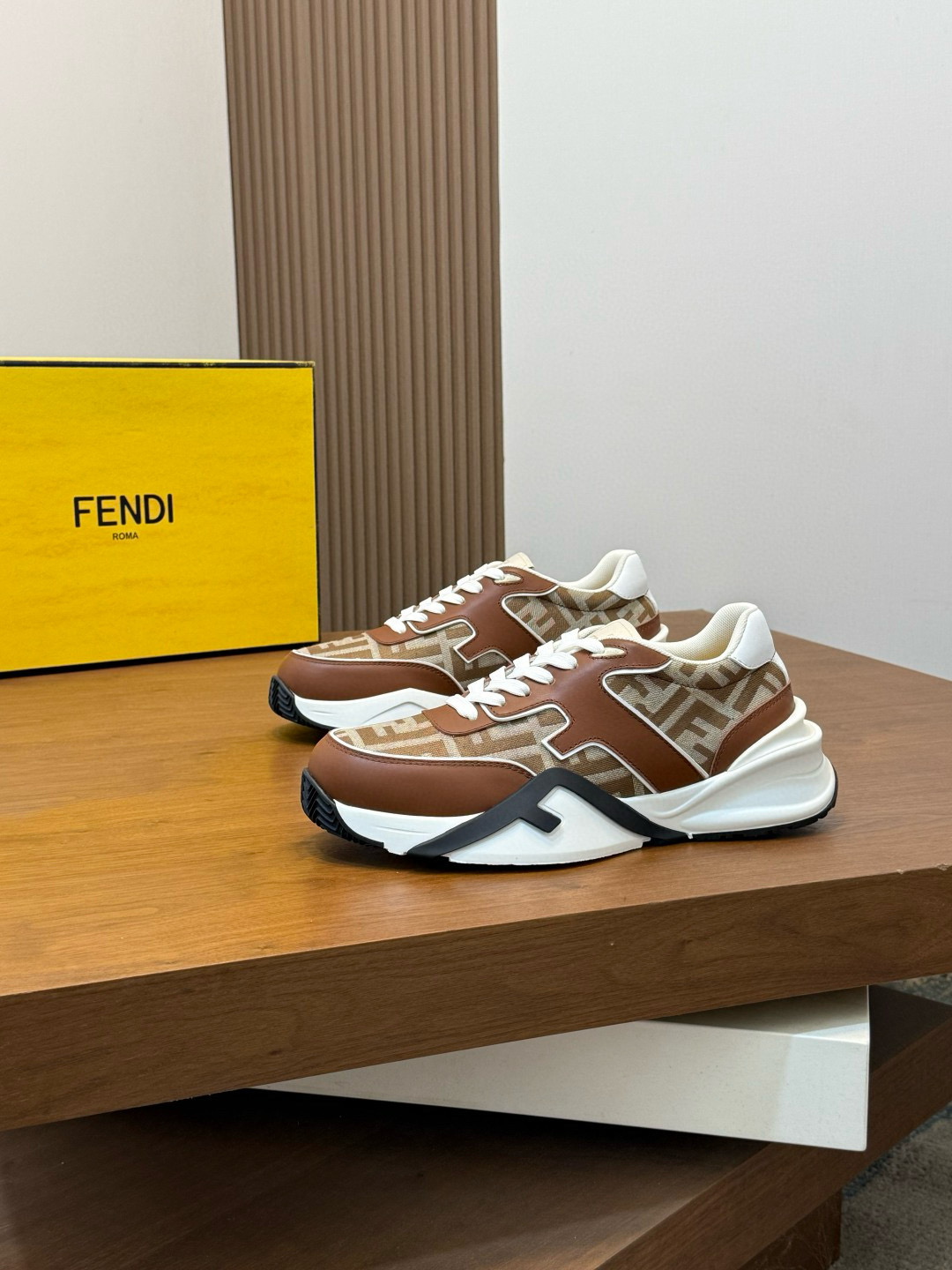 펜디 Fendi Flow 스니커즈