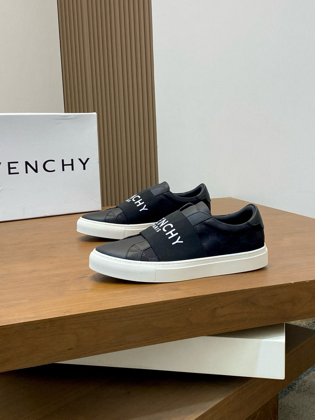 지방시 Givenchy 스니커즈