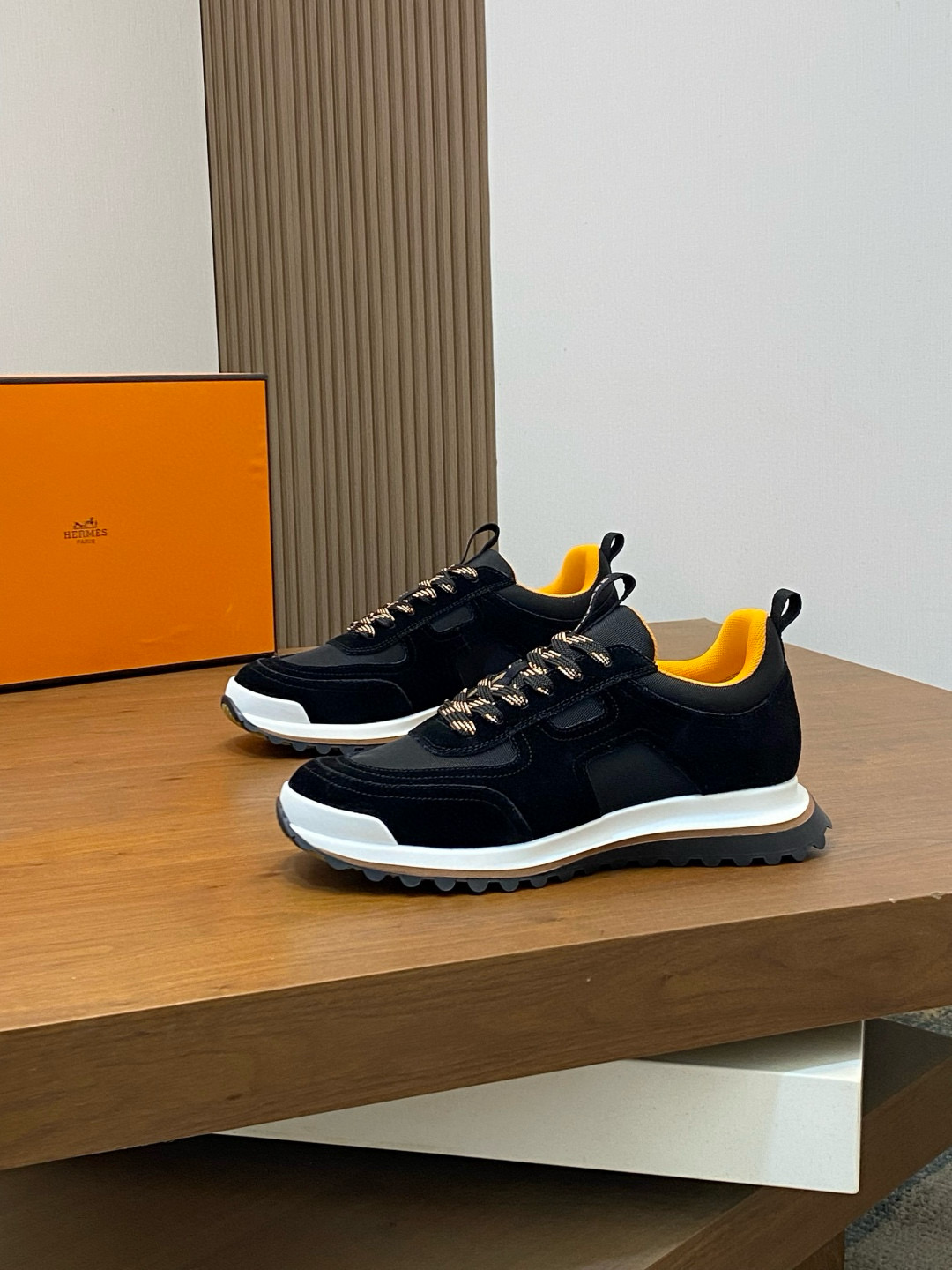 에르메스 Hermes Leader 스니커즈