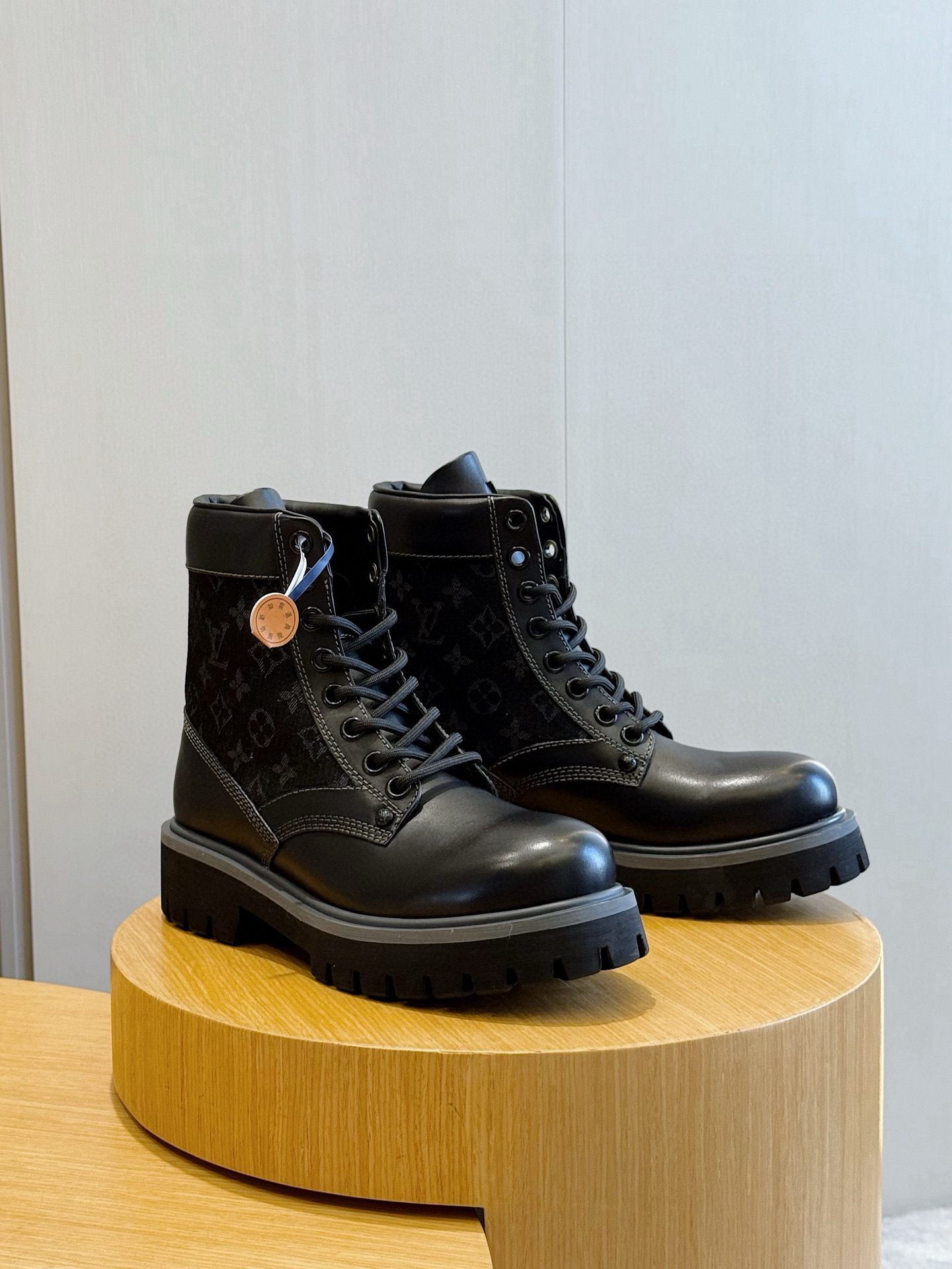 루이비통 Louis Vuitton Ranger 앵클 부츠