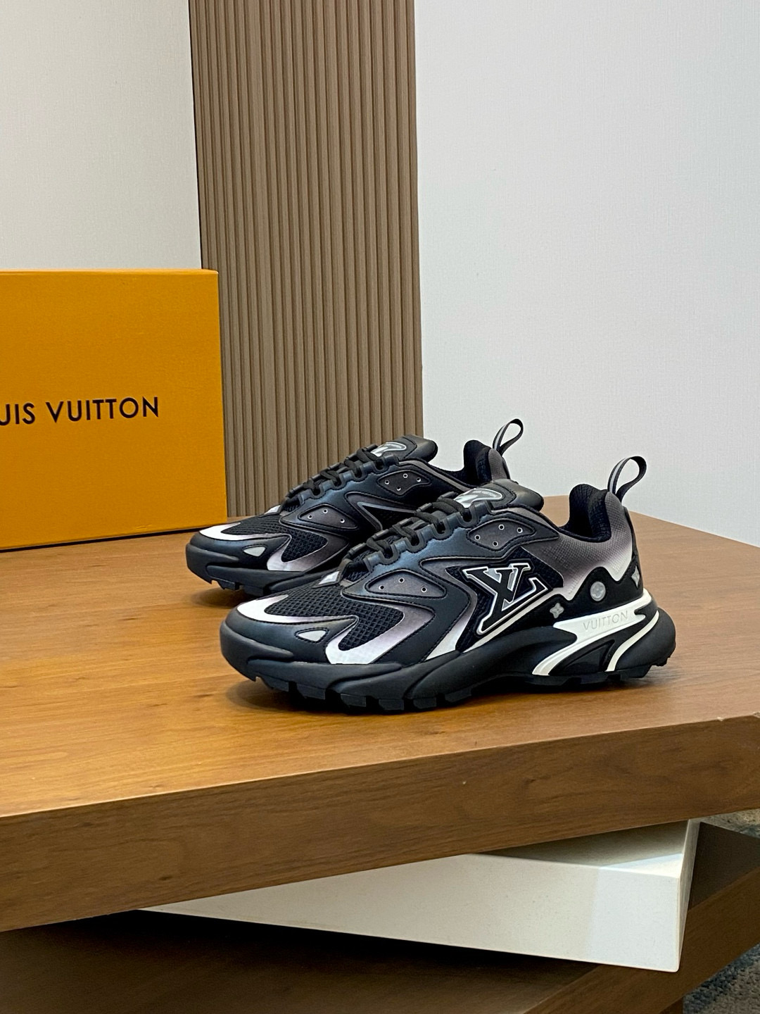 루이비통 Louis Vuitton Discovery 스니커즈