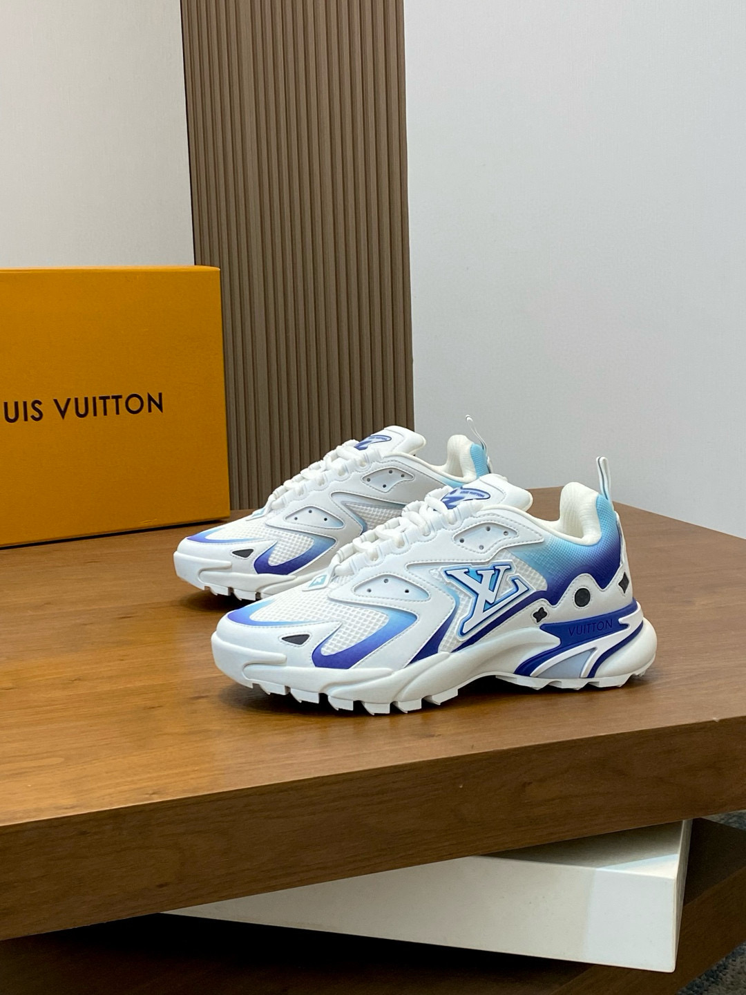 루이비통 Louis Vuitton Discovery 스니커즈