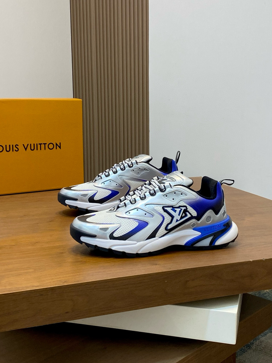 루이비통 Louis Vuitton Discovery 스니커즈