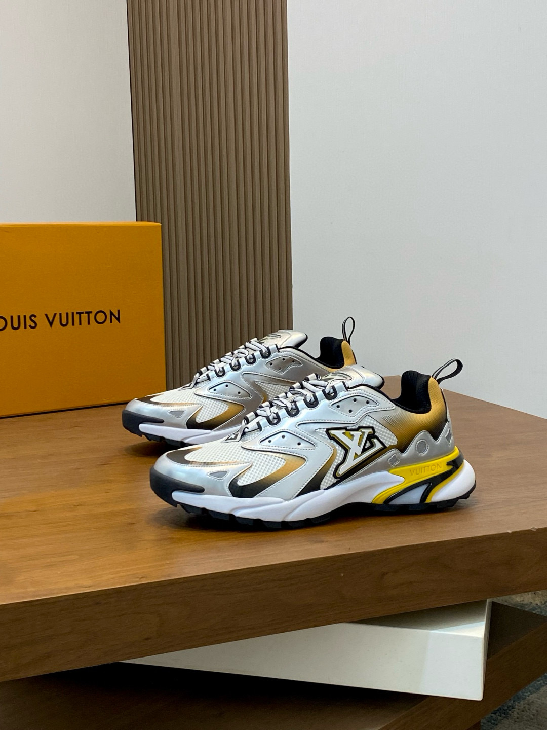 루이비통 Louis Vuitton Discovery 스니커즈
